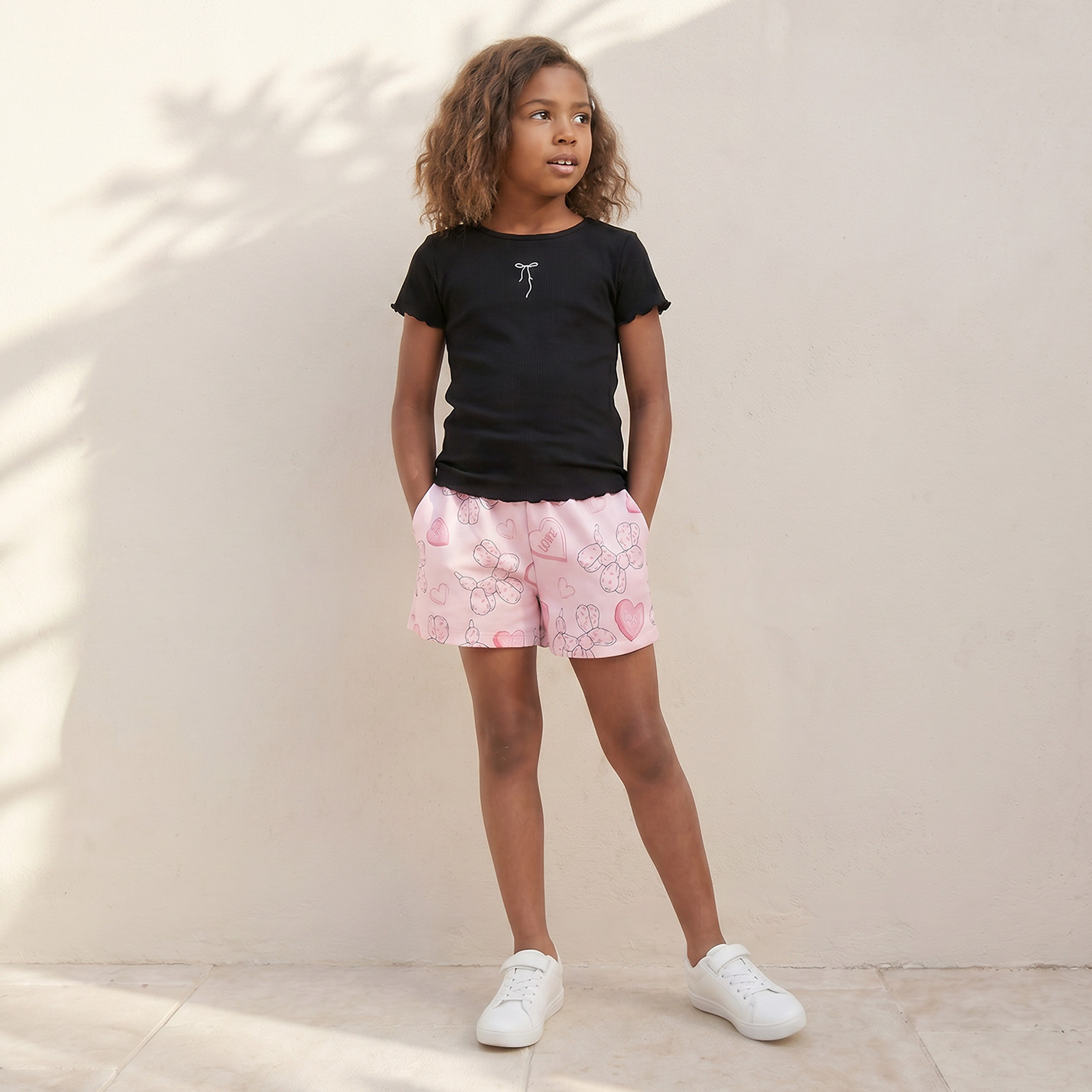 شورت فوق الركبة بحزام خصر مطاطي وطبعات قلوب من جونيورز-girls-clothing-bottoms-shorts-image-5