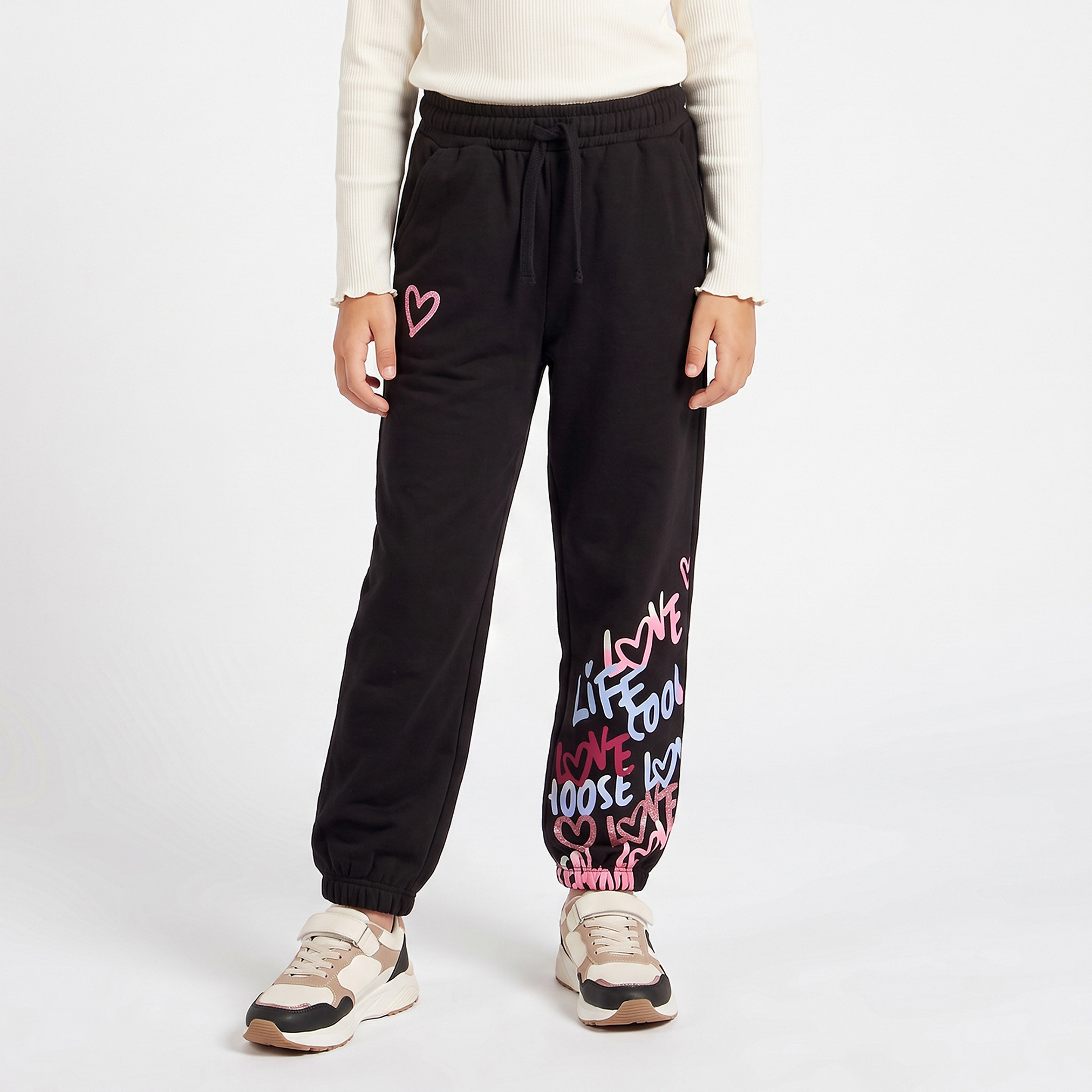بنطلون رياضي برباط خصر وطبعات تايبوجرافيك من جونيورز-girls-clothing-bottoms-joggersandtrackpants-image-1