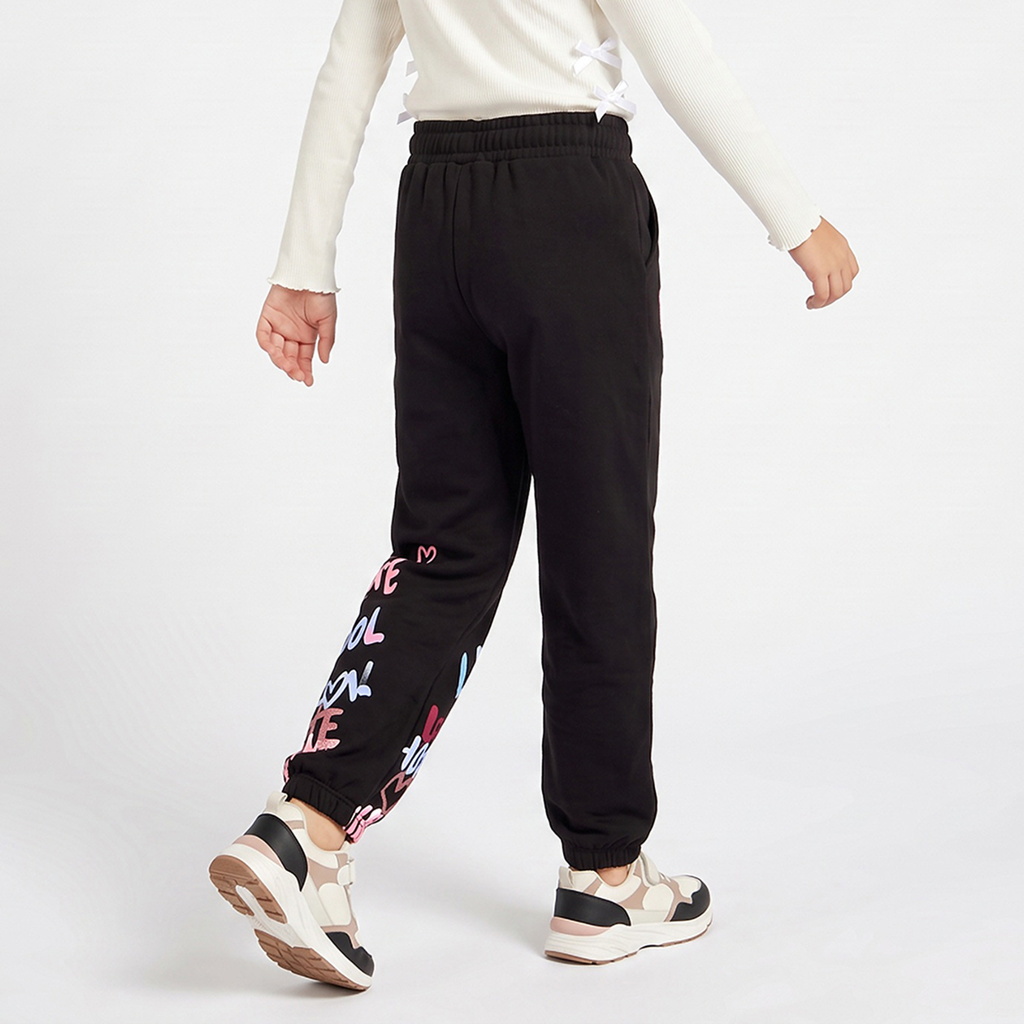 بنطلون رياضي برباط خصر وطبعات تايبوجرافيك من جونيورز-girls-clothing-bottoms-joggersandtrackpants-image-3