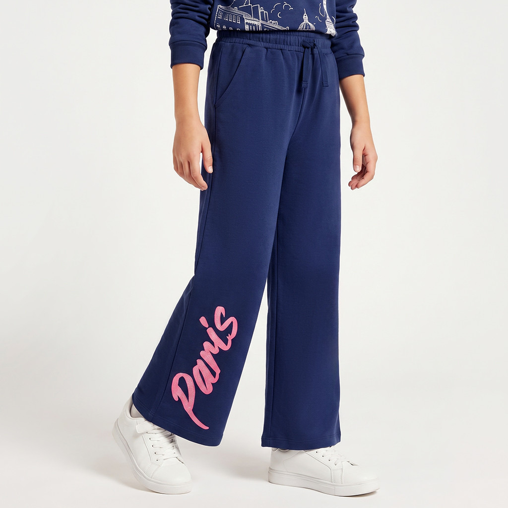 بنطلون رياضي بخصر مطاطي ورباط وطبعات من جونيورز-girls-clothing-bottoms-joggersandtrackpants-image-1