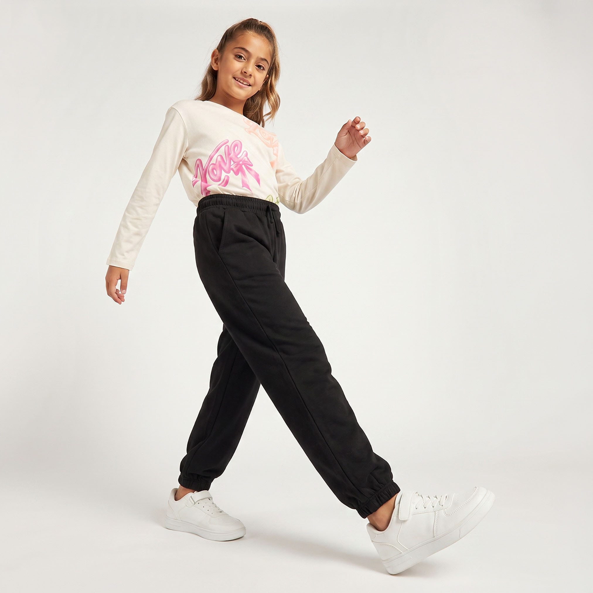 بنطلون رياضي للأطفال بخصر برباط وجيب من جونيورز-girls-clothing-bottoms-joggersandtrackpants-image-2