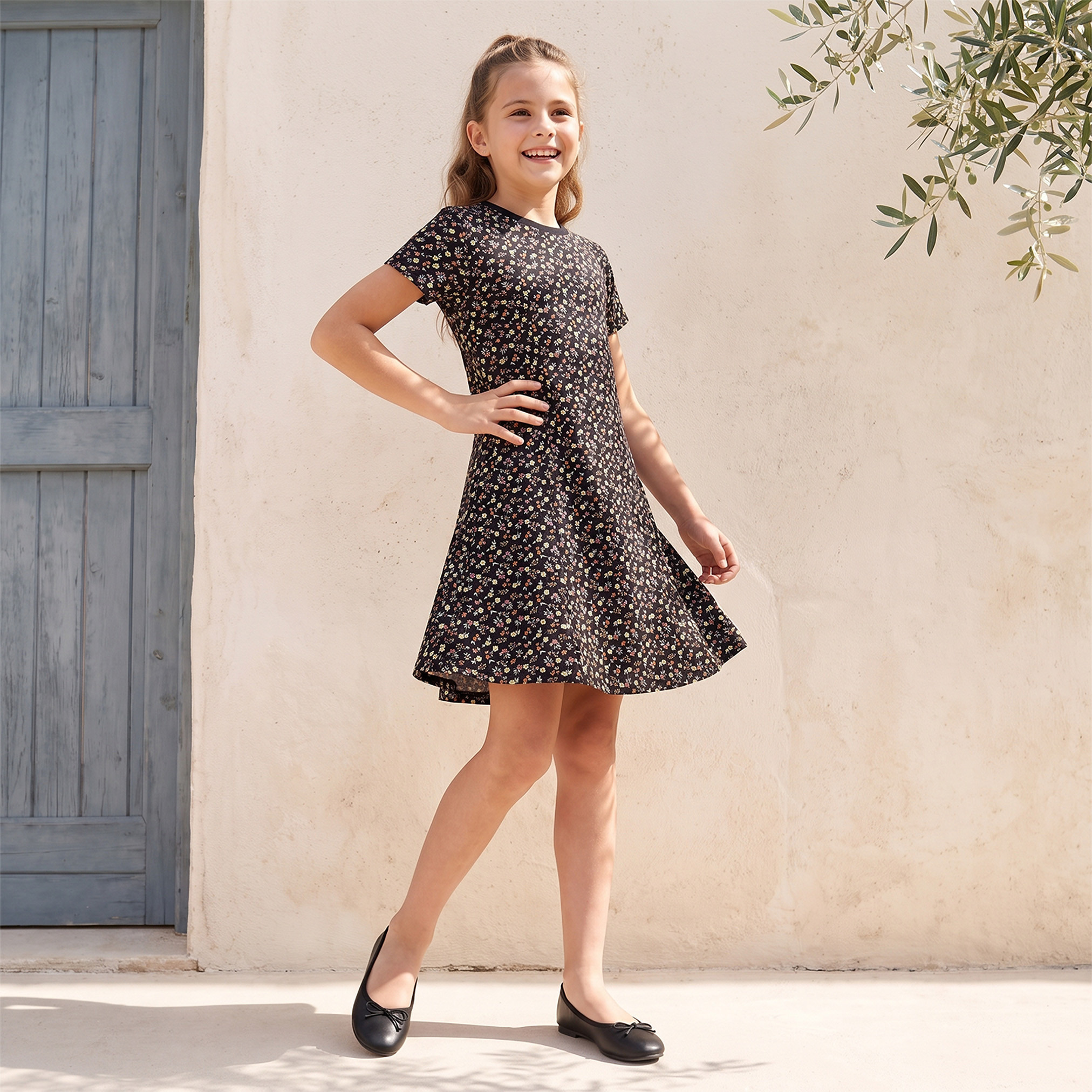 فستان بياقة مستديرة وأكمام قصيرة بطول الركبة بتصميم A لاين وطبعة زهور من جونيورز-girls-clothing-dressesandjumpsuits-image-1