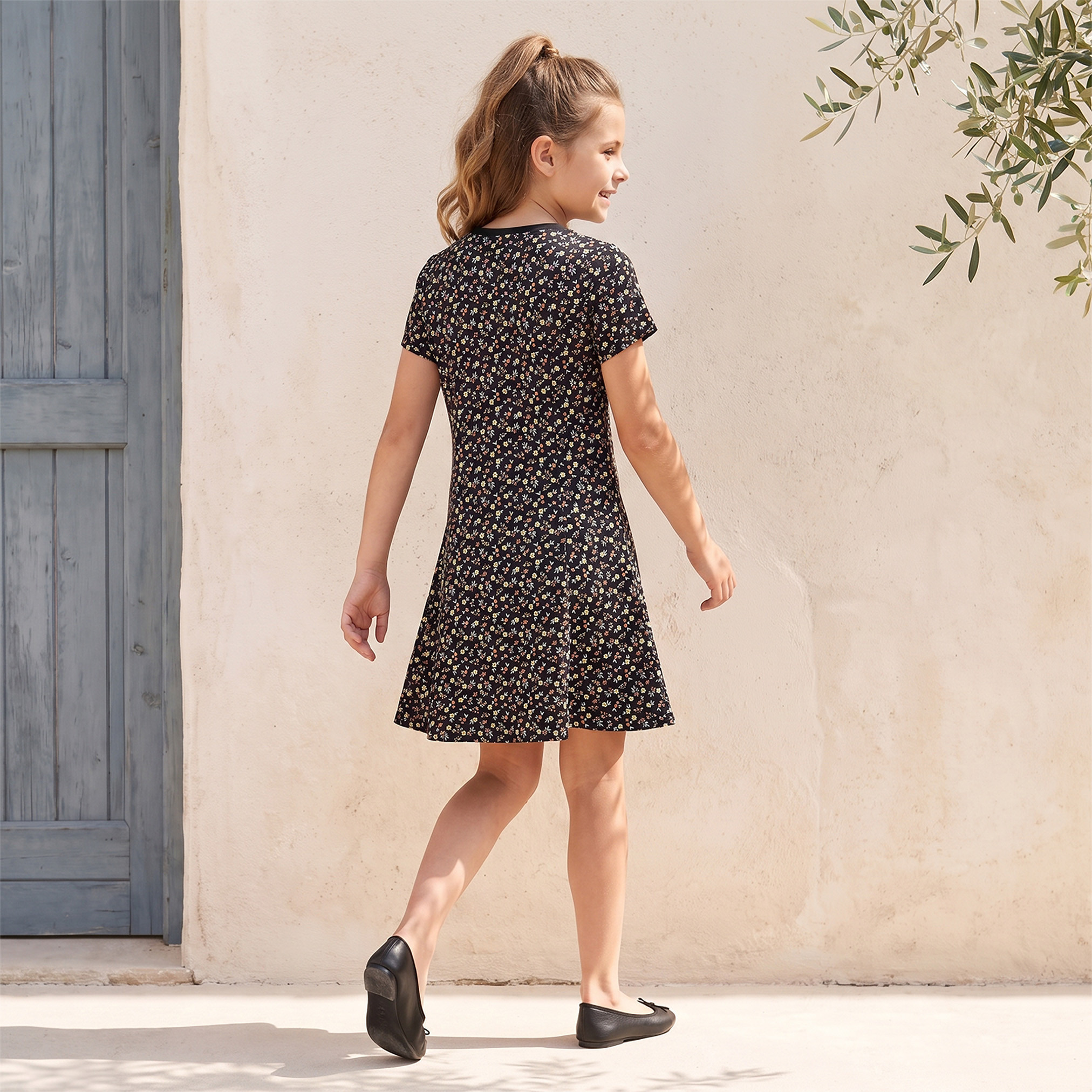 فستان بياقة مستديرة وأكمام قصيرة بطول الركبة بتصميم A لاين وطبعة زهور من جونيورز-girls-clothing-dressesandjumpsuits-image-2