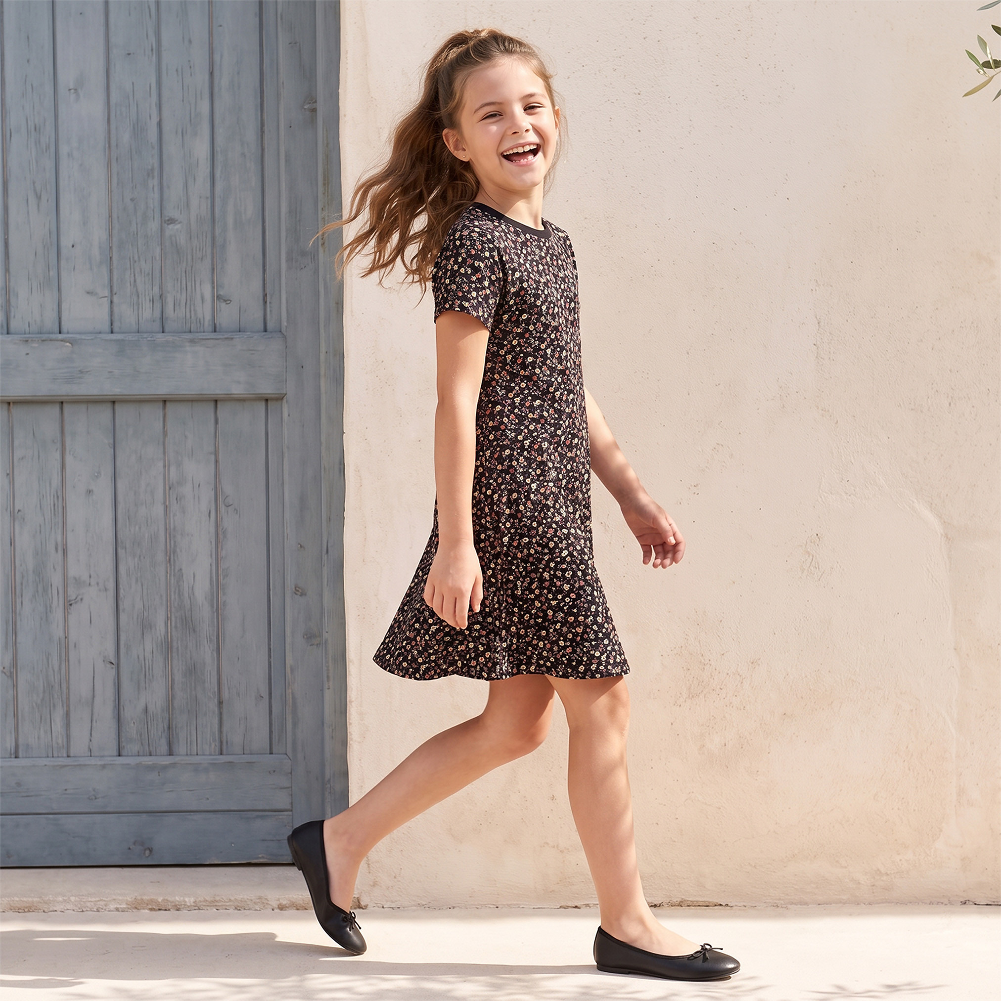 فستان بياقة مستديرة وأكمام قصيرة بطول الركبة بتصميم A لاين وطبعة زهور من جونيورز-girls-clothing-dressesandjumpsuits-image-4