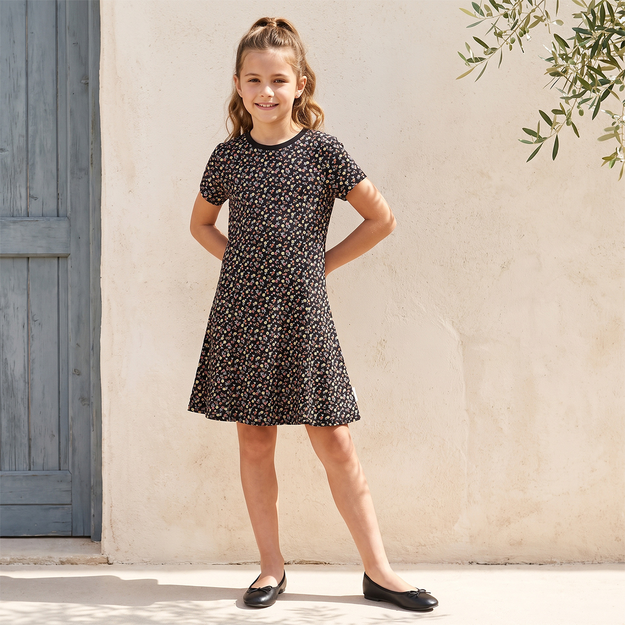 فستان بياقة مستديرة وأكمام قصيرة بطول الركبة بتصميم A لاين وطبعة زهور من جونيورز-girls-clothing-dressesandjumpsuits-image-5