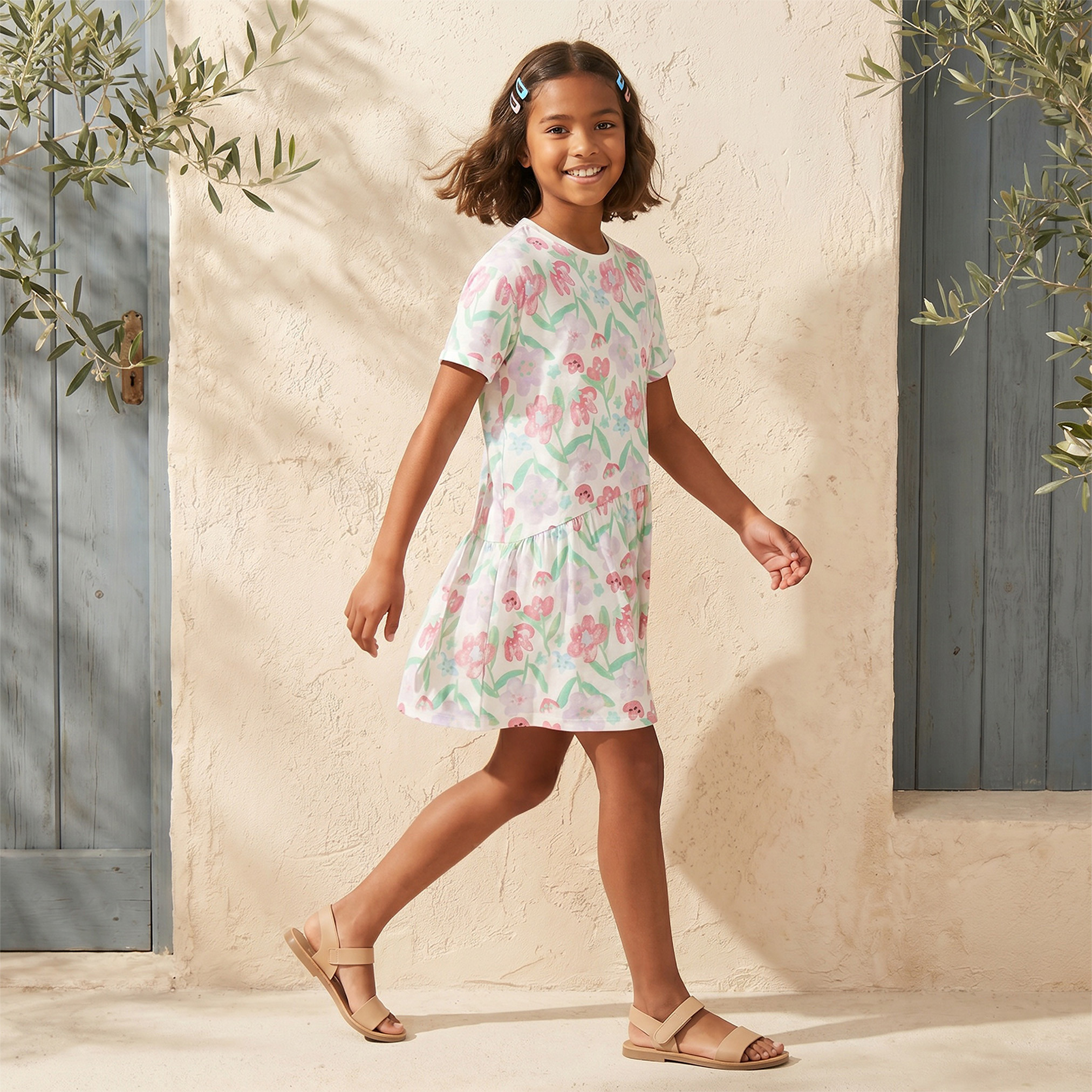 فستان بنات بياقة دائرية وأكمام قصيرة وطول الركبة بطبعة زهور من جونيورز-girls-clothing-dressesandjumpsuits-image-4
