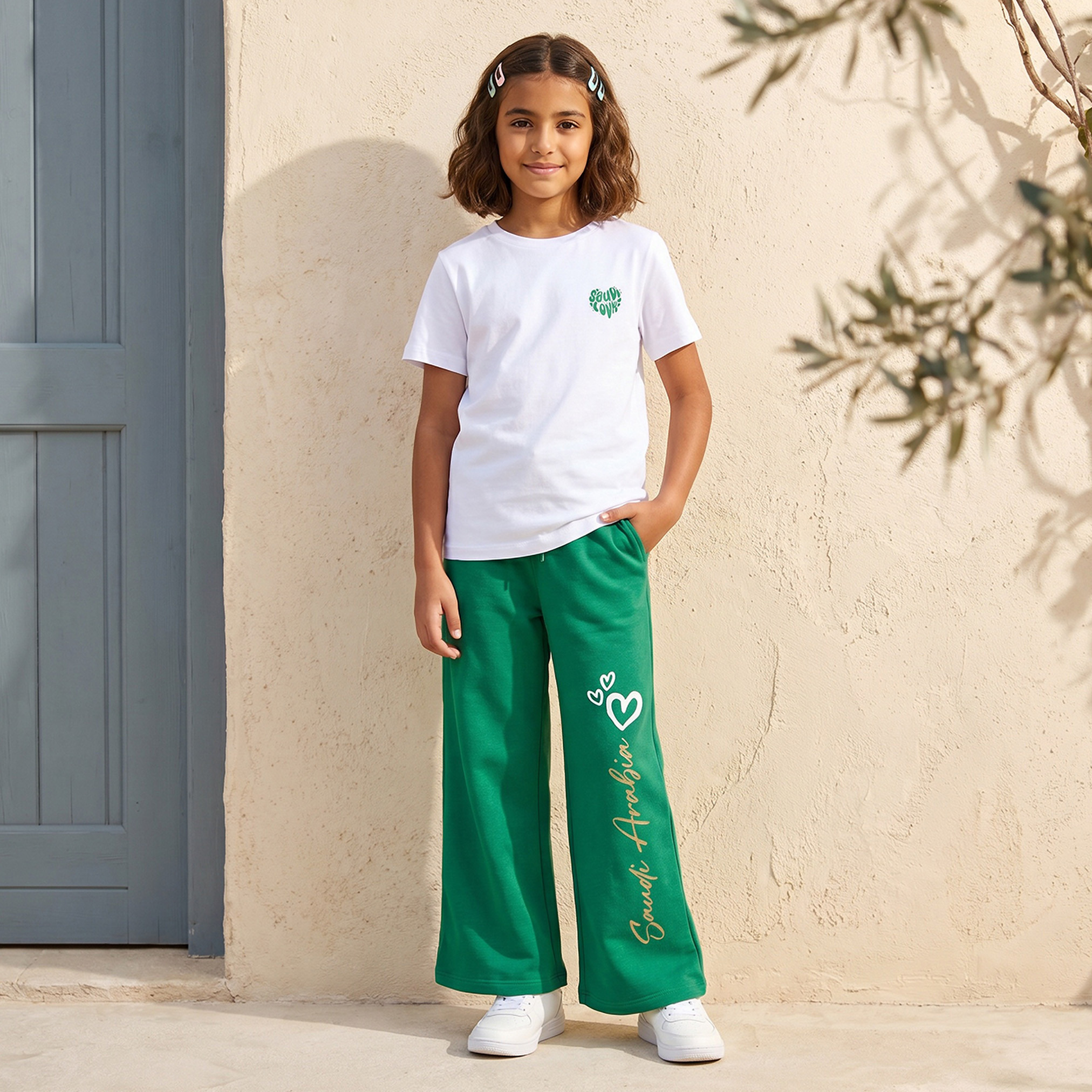 بنطلون جوغرز بخصر رباط وطبعات اليوم الوطني السعودي من جونيورز-girls-clothing-schoolwear-bottoms-joggers-image-2