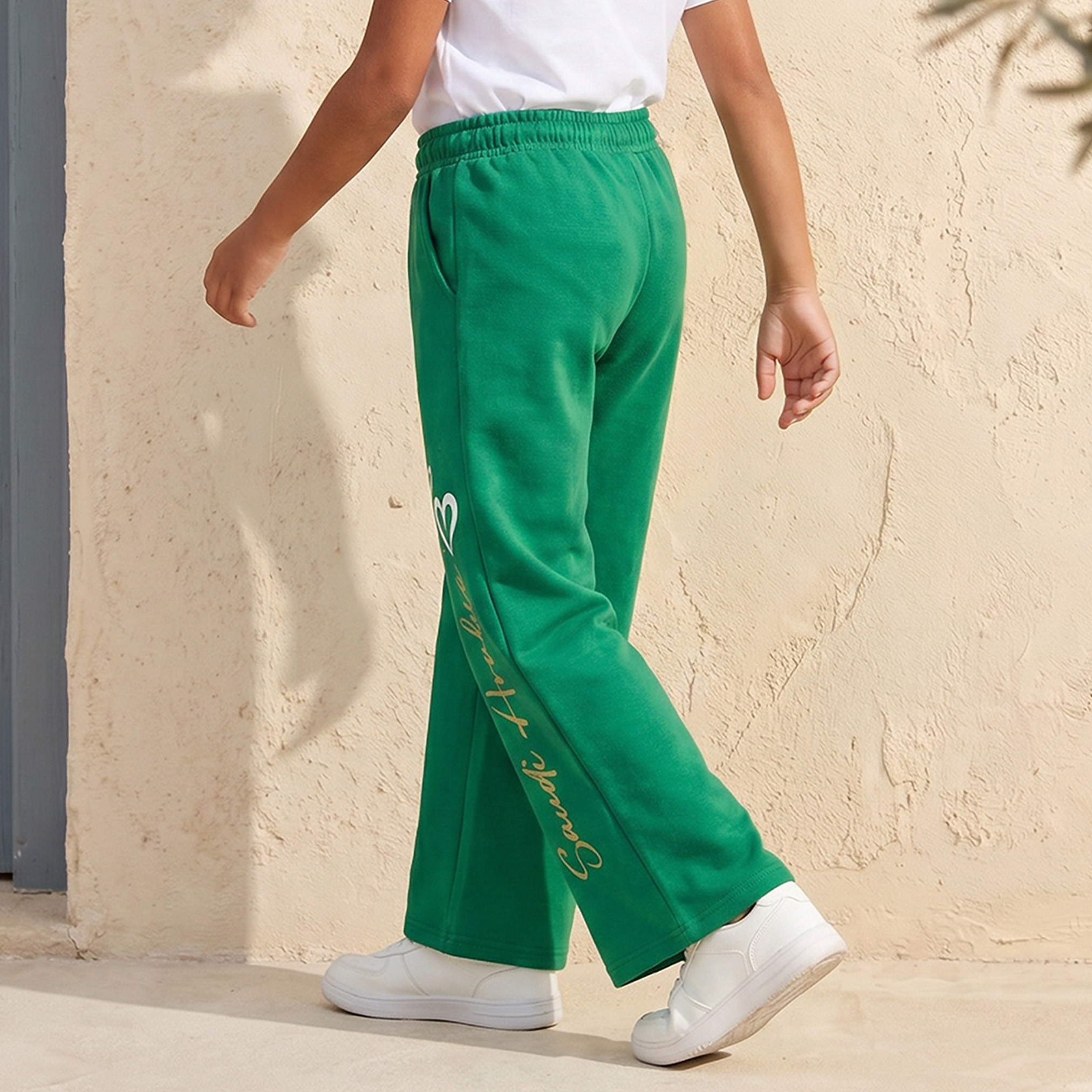بنطلون جوغرز بخصر رباط وطبعات اليوم الوطني السعودي من جونيورز-girls-clothing-schoolwear-bottoms-joggers-image-3