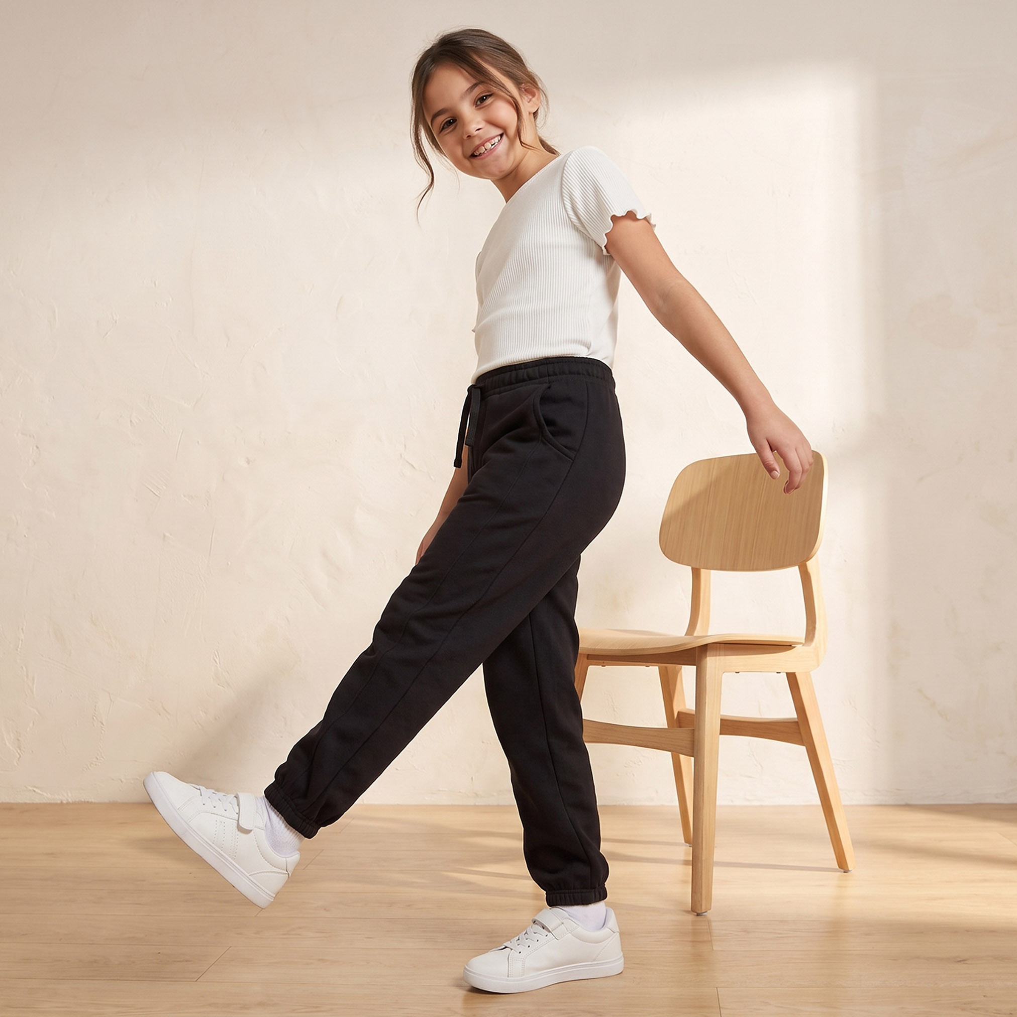 Juniors Elasticated Waistband Joggers with Pockets-girls-clothing-schoolwear-bottoms-joggers-image-4