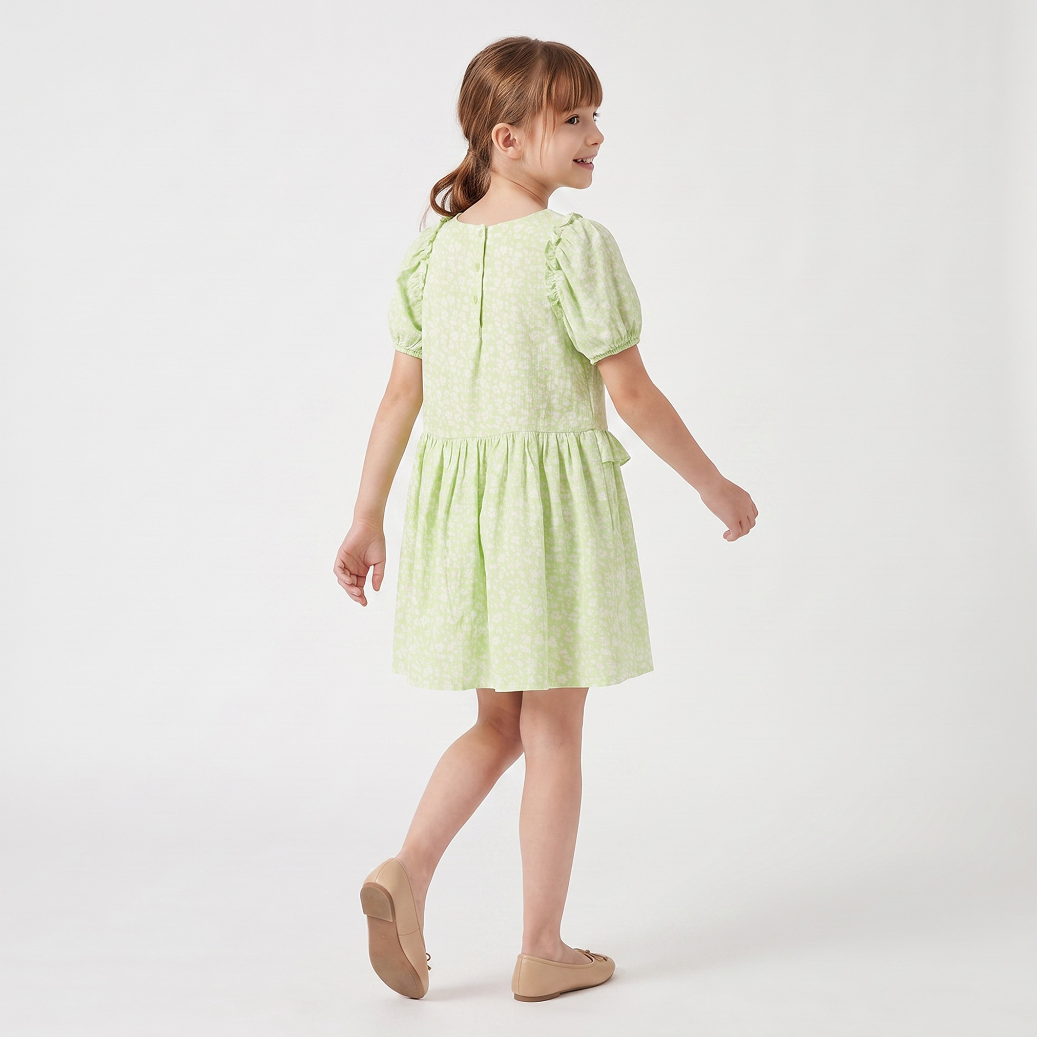 فستان بطول الركبة وياقة مستديرة وأكمام قصيرة وطبعات زهرية من جونيورز-girls-clothing-dressesandjumpsuits-image-2