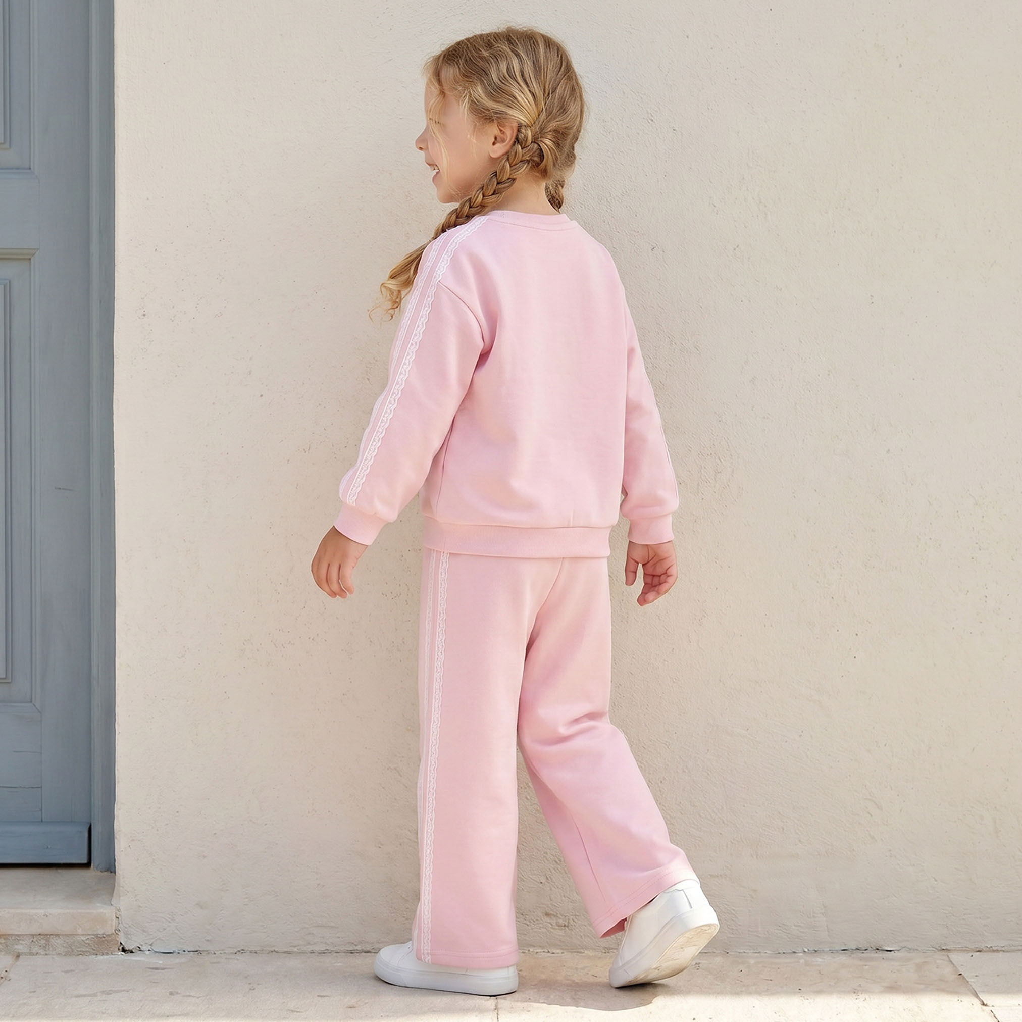 طقم بنطلون رياضي وسويت شيرت بتفاصيل دانتيل وياقة ضيقة وأكمام طويلة من جونيورز-girls-clothing-setsandcoords-image-4
