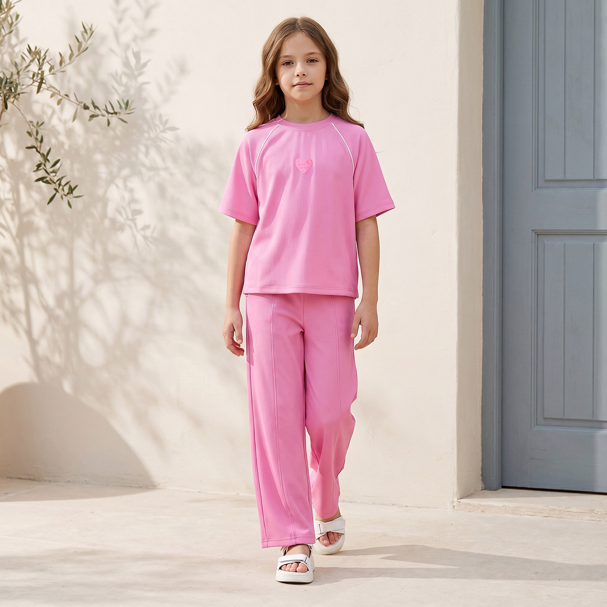 طقم تيشيرت بياقة دائرية وأكمام قصيرة وبنطلون واسع الأرجل مع تصميم مضلع للبنات-girls-clothing-setsandcoords-image-1