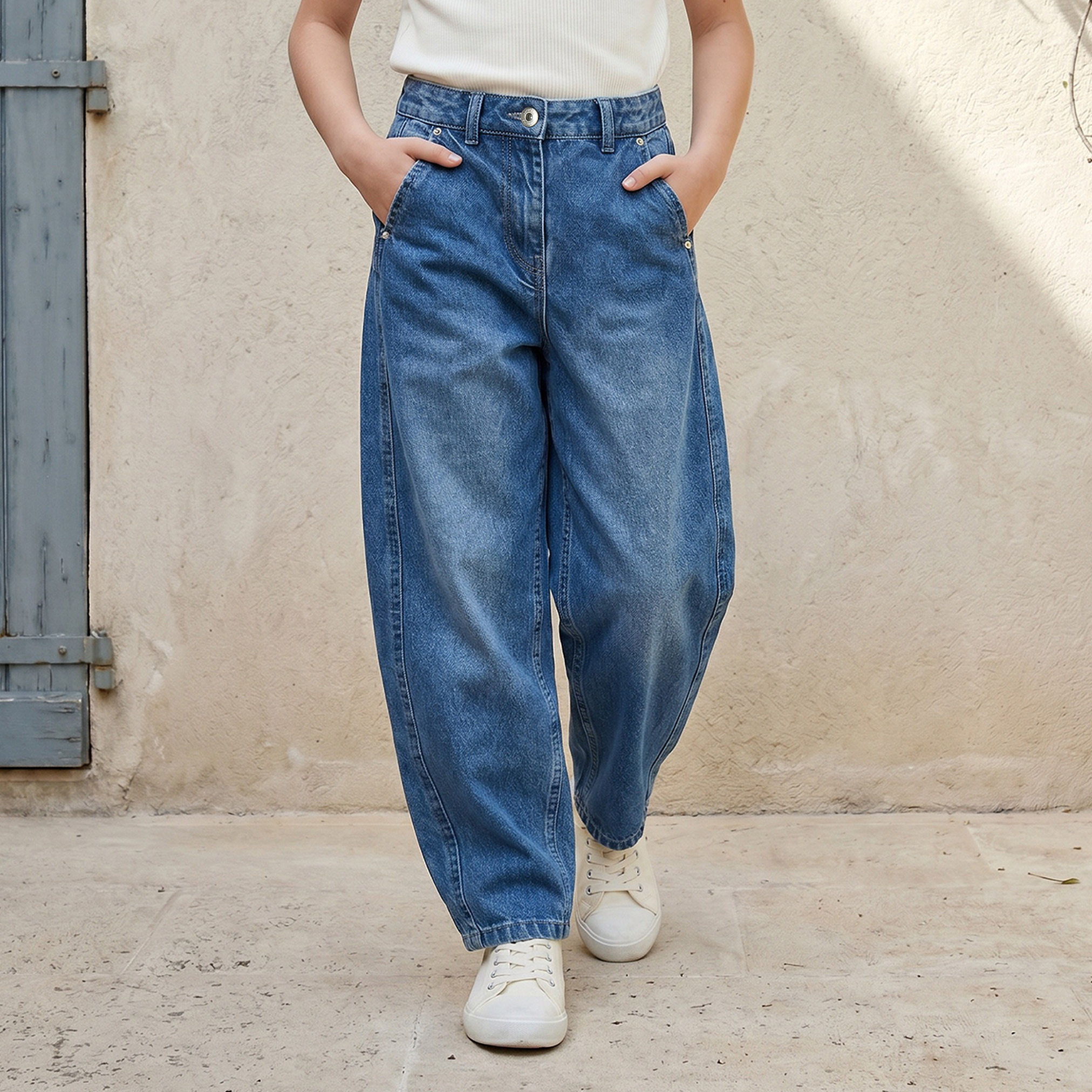 بنطلون جينز بقصة عادية وزر إغلاق وجيوب من جونيورز-girls-clothing-bottoms-jeansandjoggers-image-1