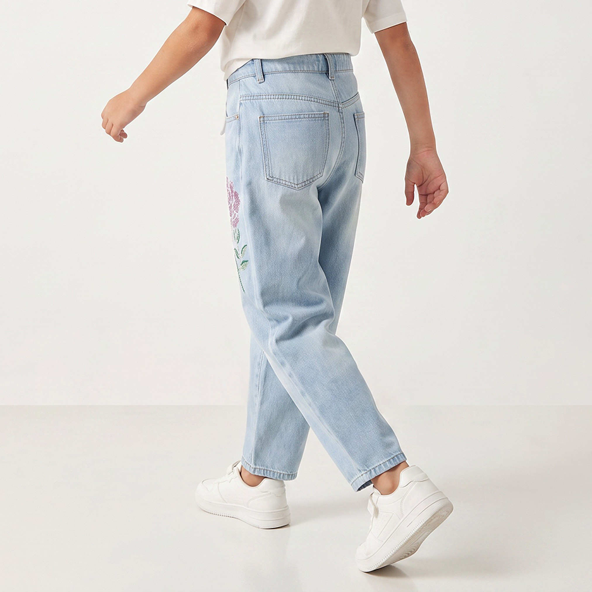 بنطلون جينز مغسول بقصة واسعة وتزيينات زهرة من جونيورز-girls-clothing-bottoms-jeansandjeggings-image-3