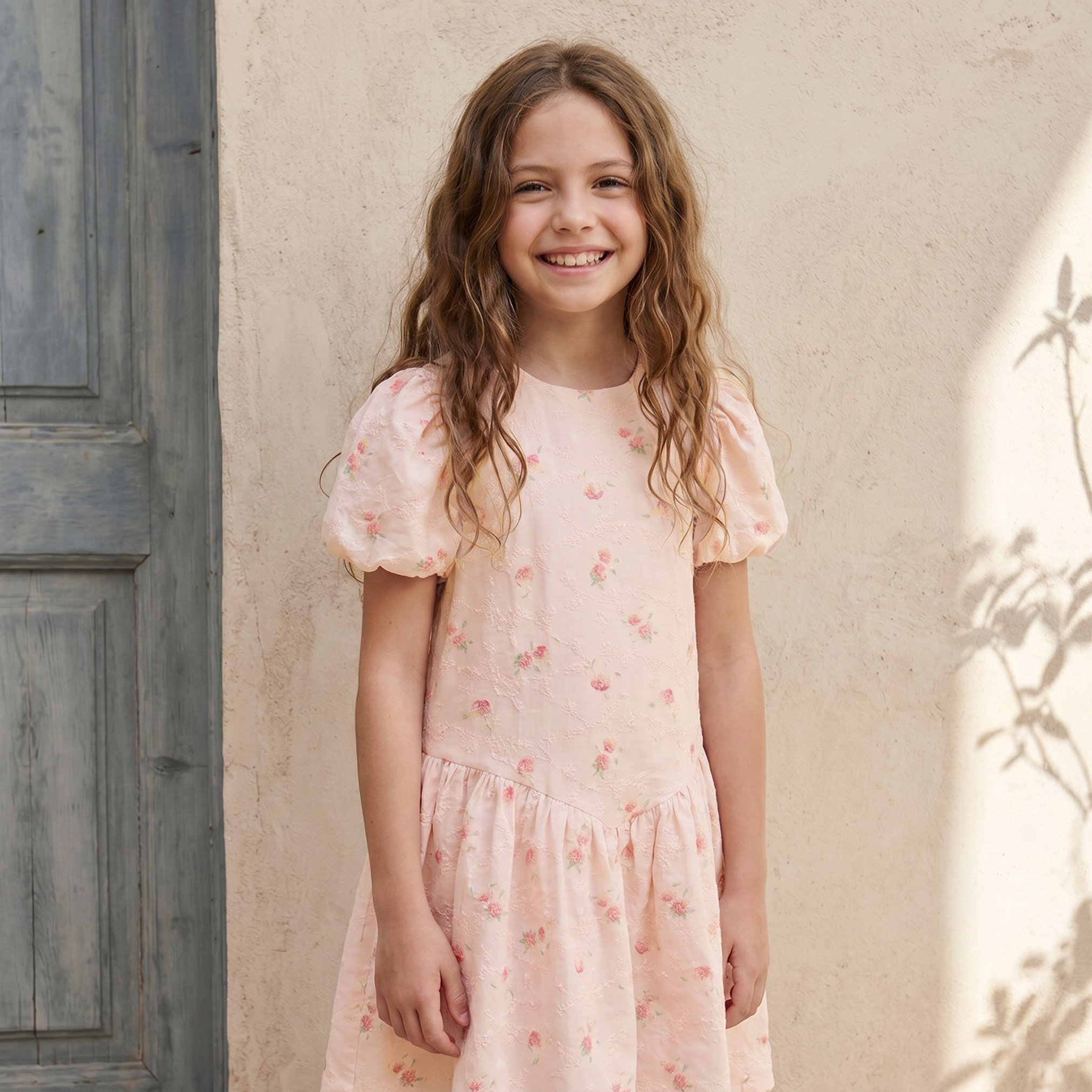 فستان بطول الركبة بقصة خصر منخفض وياقة مستديرة وأكمام قصيرة بطبعة زهور من إيليجو-girls-clothing-dressesandjumpsuits-image-4
