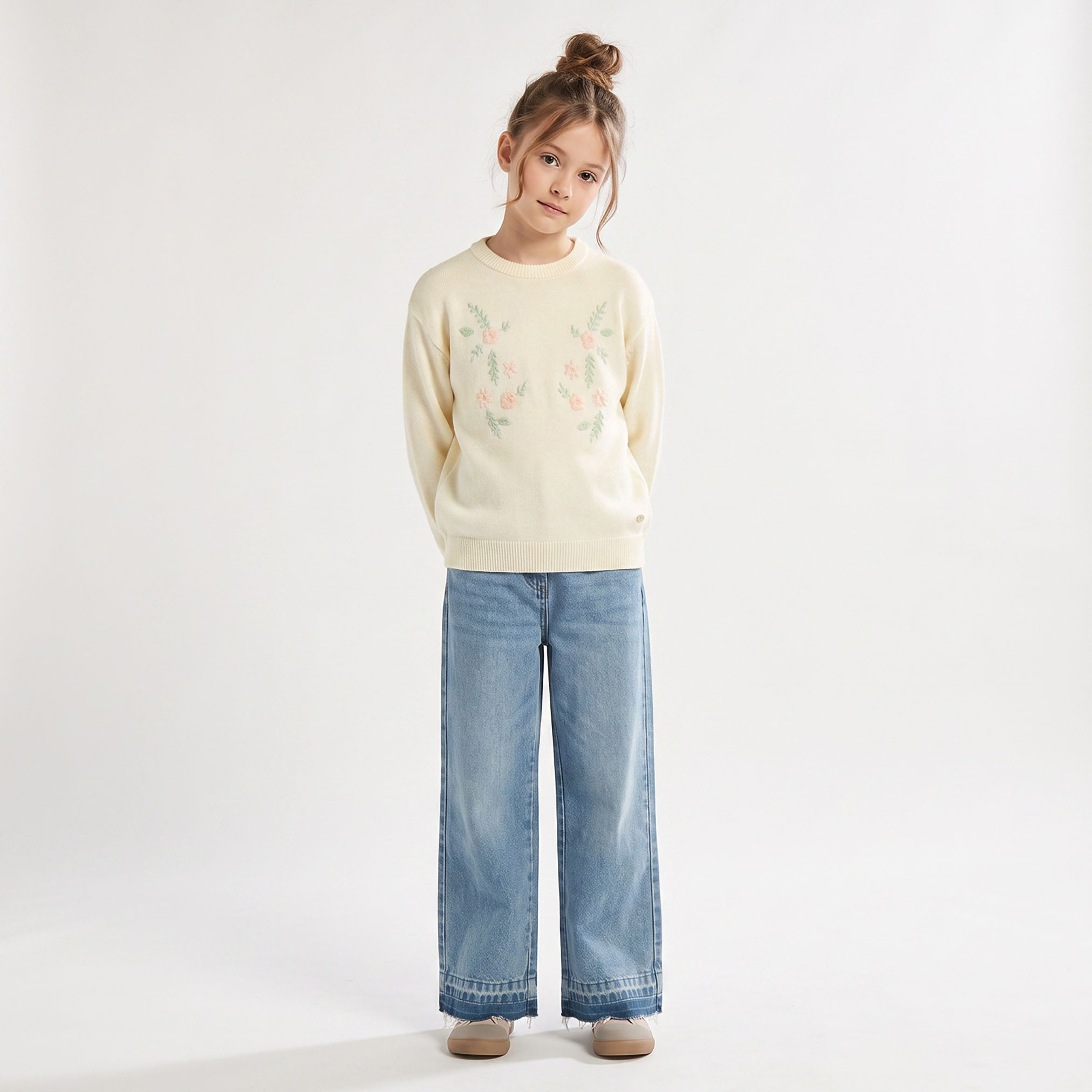 كنزة بتطريزات زهرية وحواف مضلعة-girls-clothing-jumpersandcardigans-image-2
