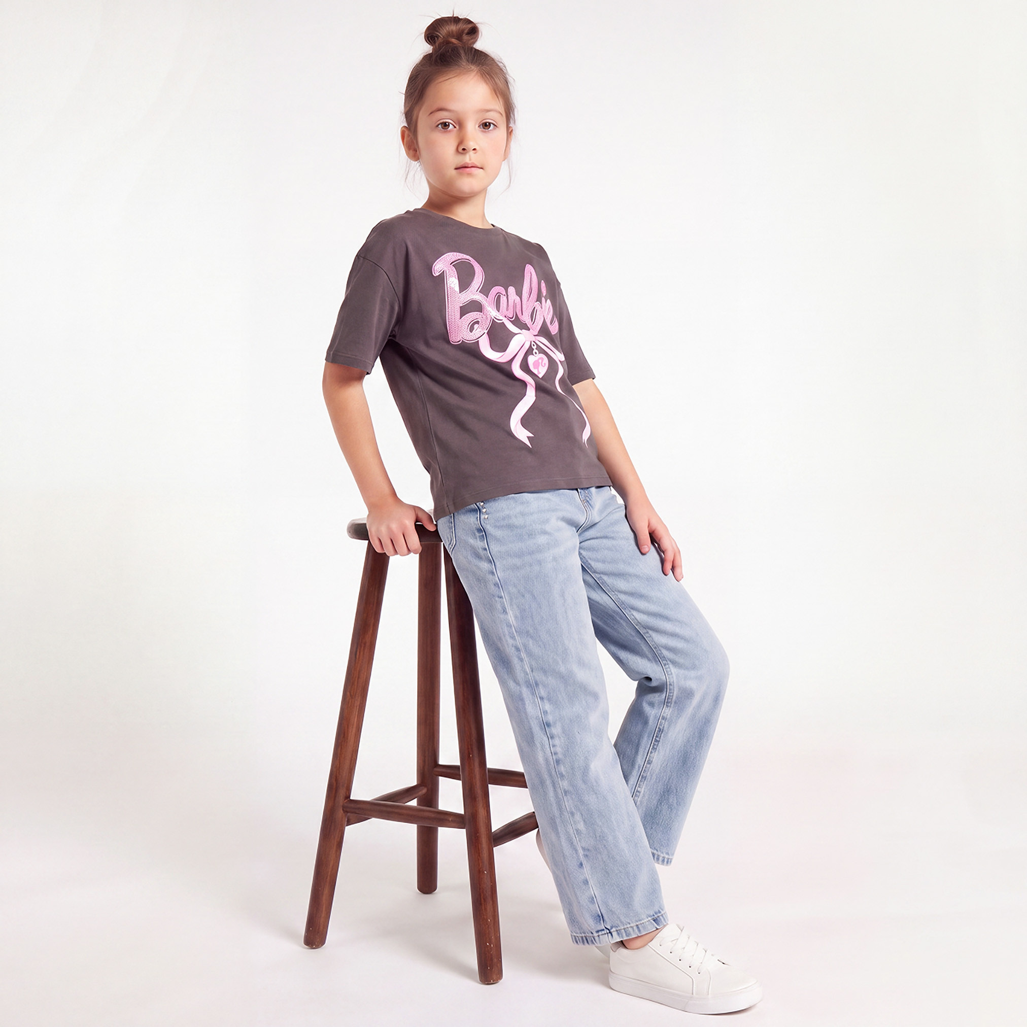 تيشيرت بياقة ضيقة وأكمام قصيرة وتزيينات باربي-girls-clothing-tshirts-image-2