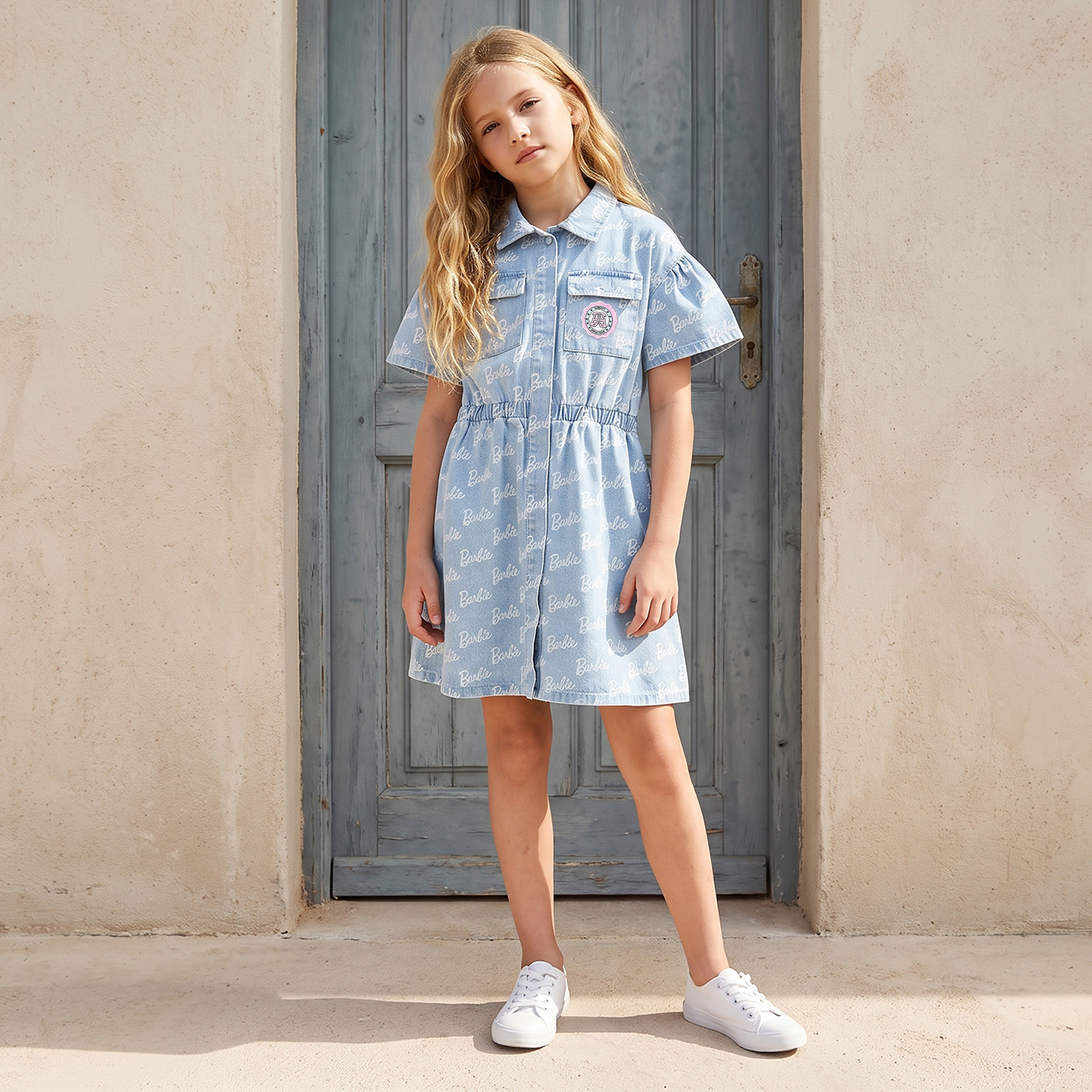 فستان قميص طول الركبة بياقة وأكمام قصيرة بطبعات باربي-girls-clothing-dressesandjumpsuits-image-5