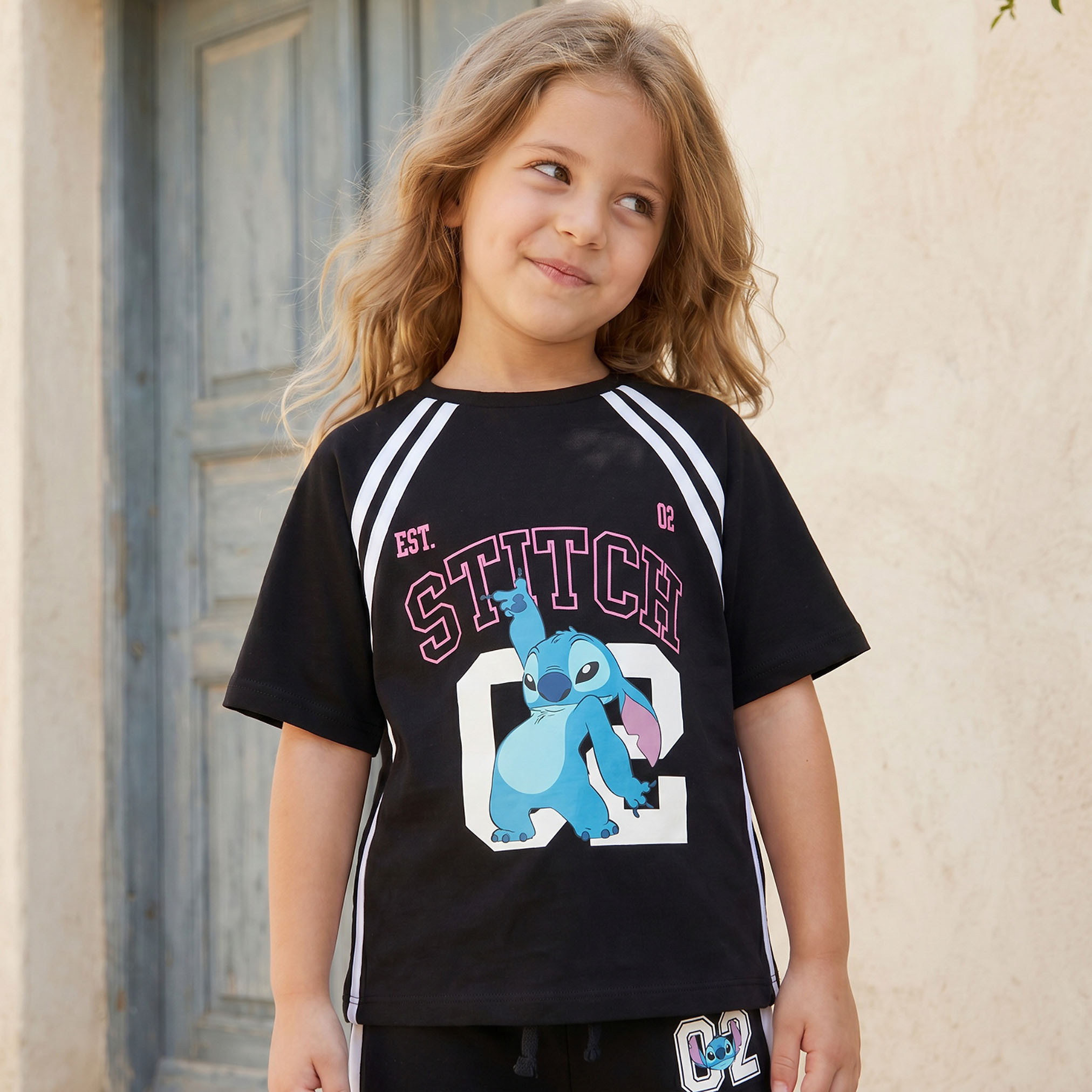 طقم بنطلون وتيشيرت بياقة ضيقة وأكمام قصيرة وطبعات ستيتش من ديزني-girls-clothing-setsandcoords-image-2