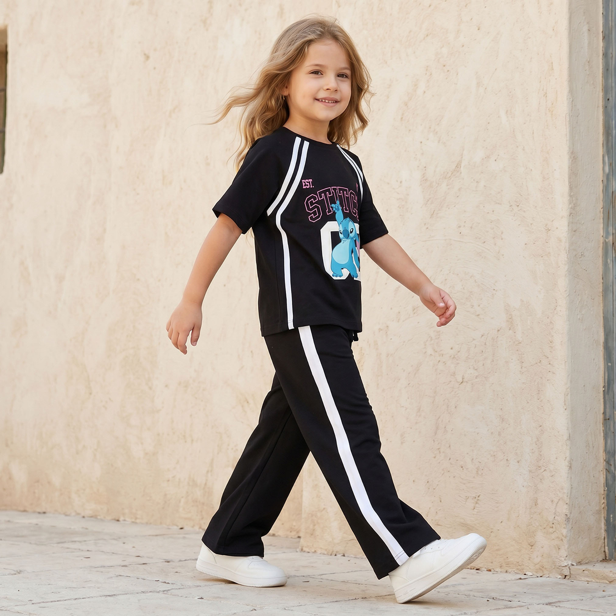 طقم بنطلون وتيشيرت بياقة ضيقة وأكمام قصيرة وطبعات ستيتش من ديزني-girls-clothing-setsandcoords-image-7