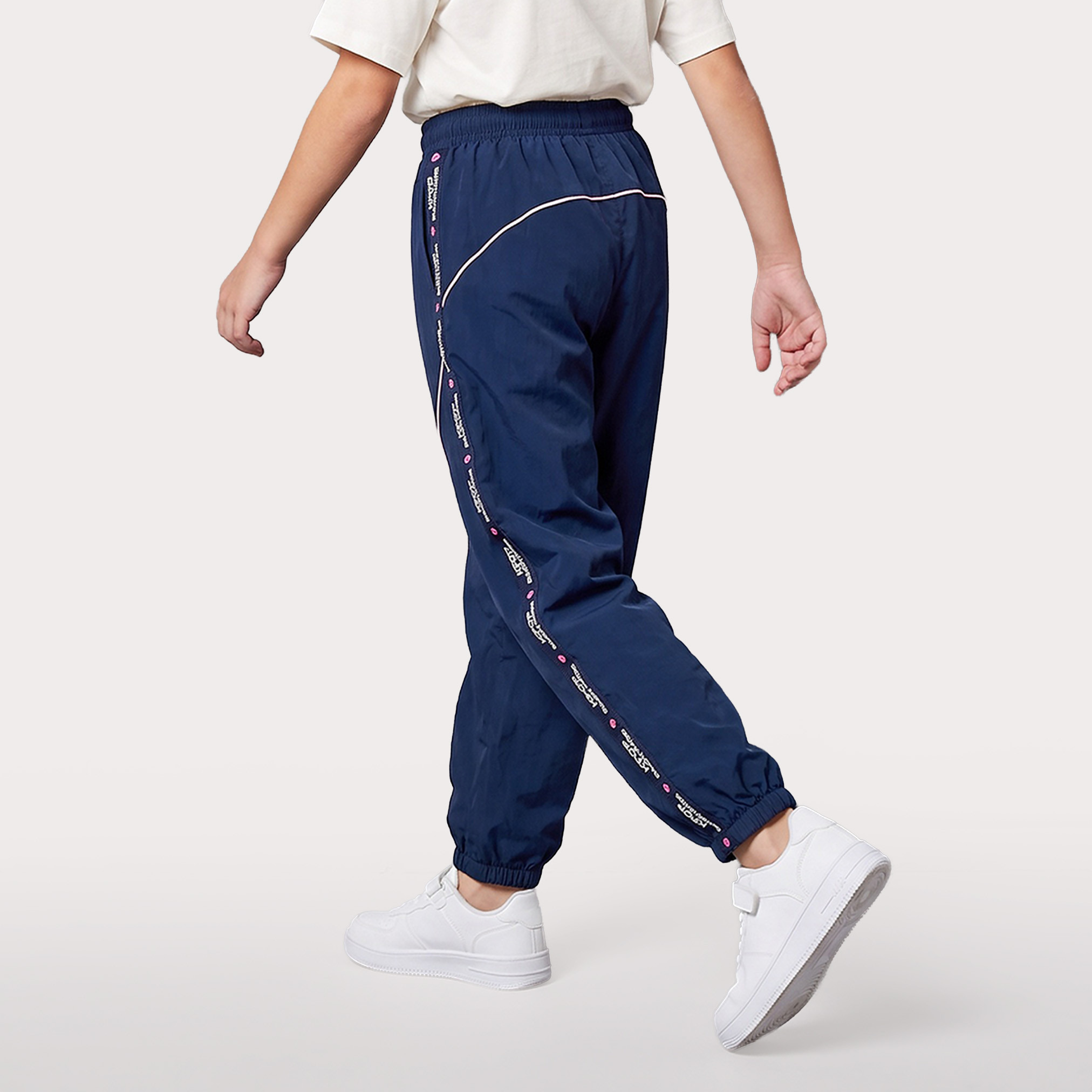 Netflix Elasticated Drawstring Waist Joggers with KPop Demon Hunters Print-girls-clothing-bottoms-joggersandtrackpants-image-3