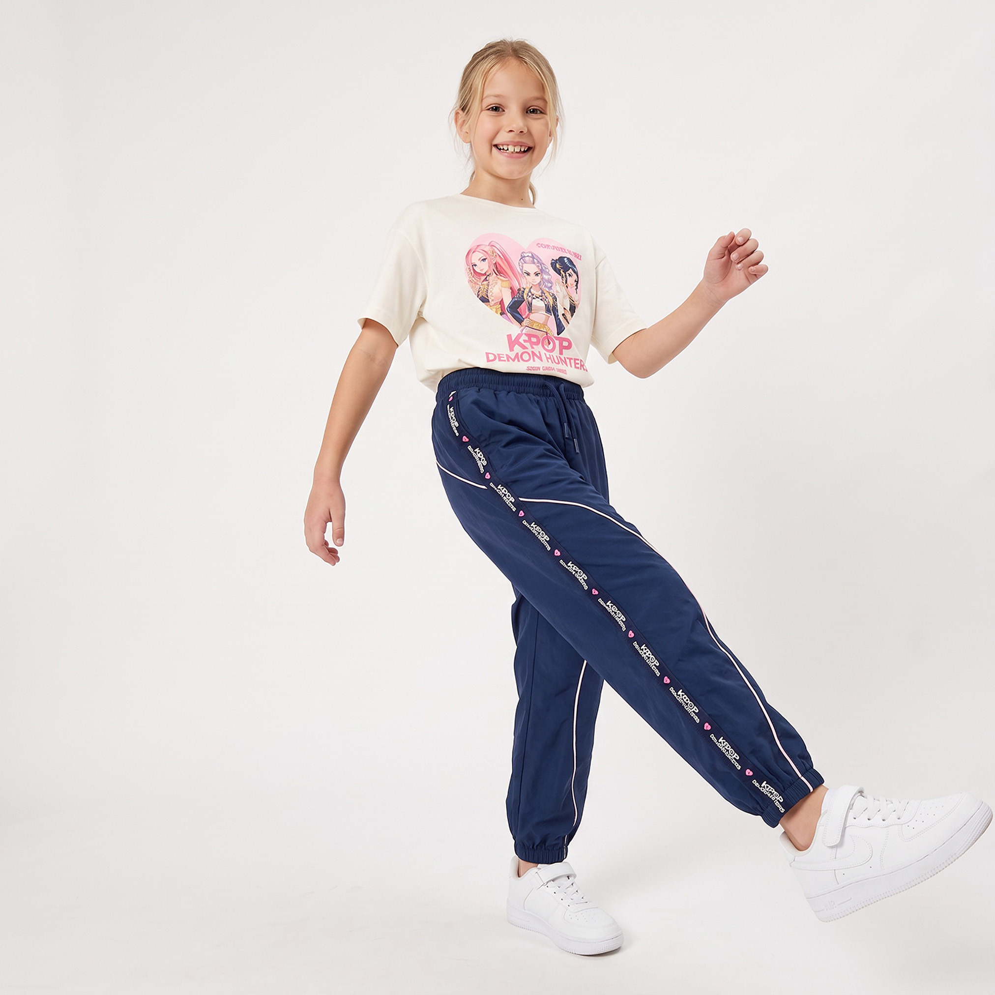Netflix Elasticated Drawstring Waist Joggers with KPop Demon Hunters Print-girls-clothing-bottoms-joggersandtrackpants-image-6