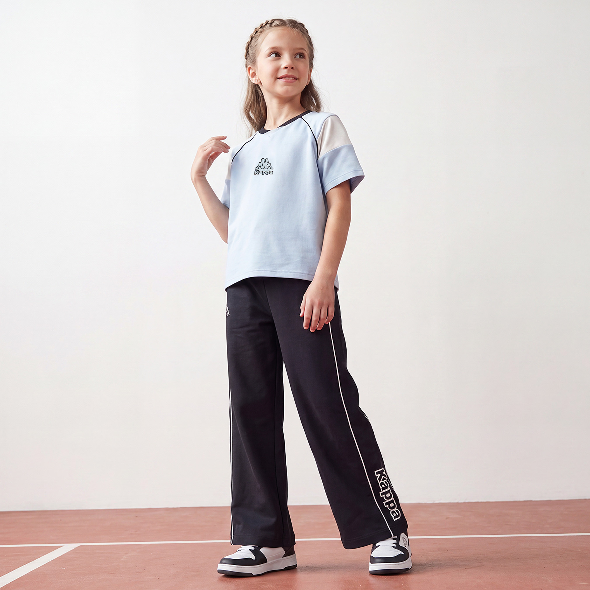 تيشيرت بياقة V وأكمام قصيرة وطبعات شعار من كابا-girls-clothing-tshirts-image-5
