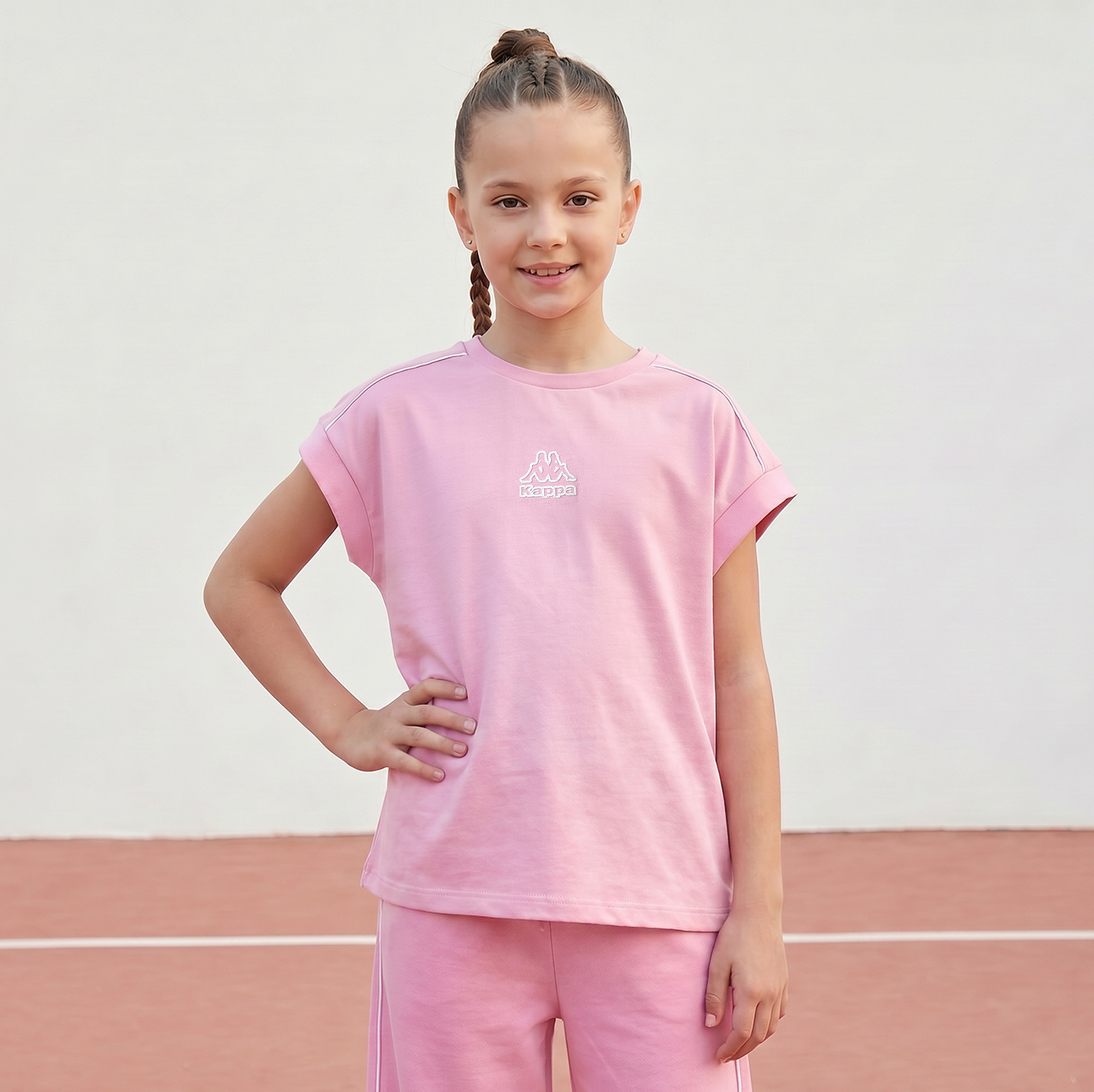 تيشيرت بياقة مستديرة وأكمام قصيرة وشعار من كابا-girls-clothing-tshirts-image-1
