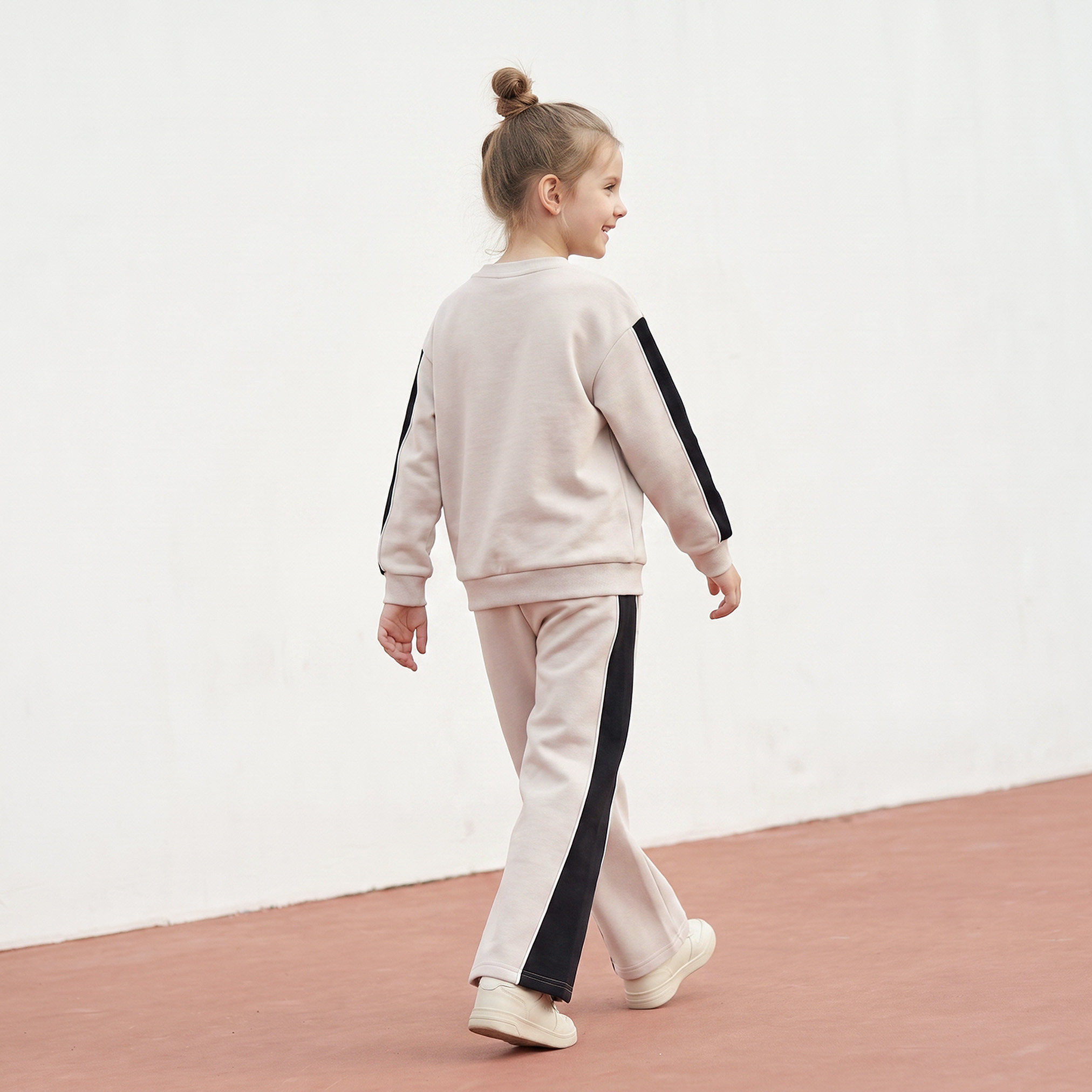 سويت شيرت بأكمام طويلة وطبعات شعار من كابا-girls-clothing-sweatshirts-image-3