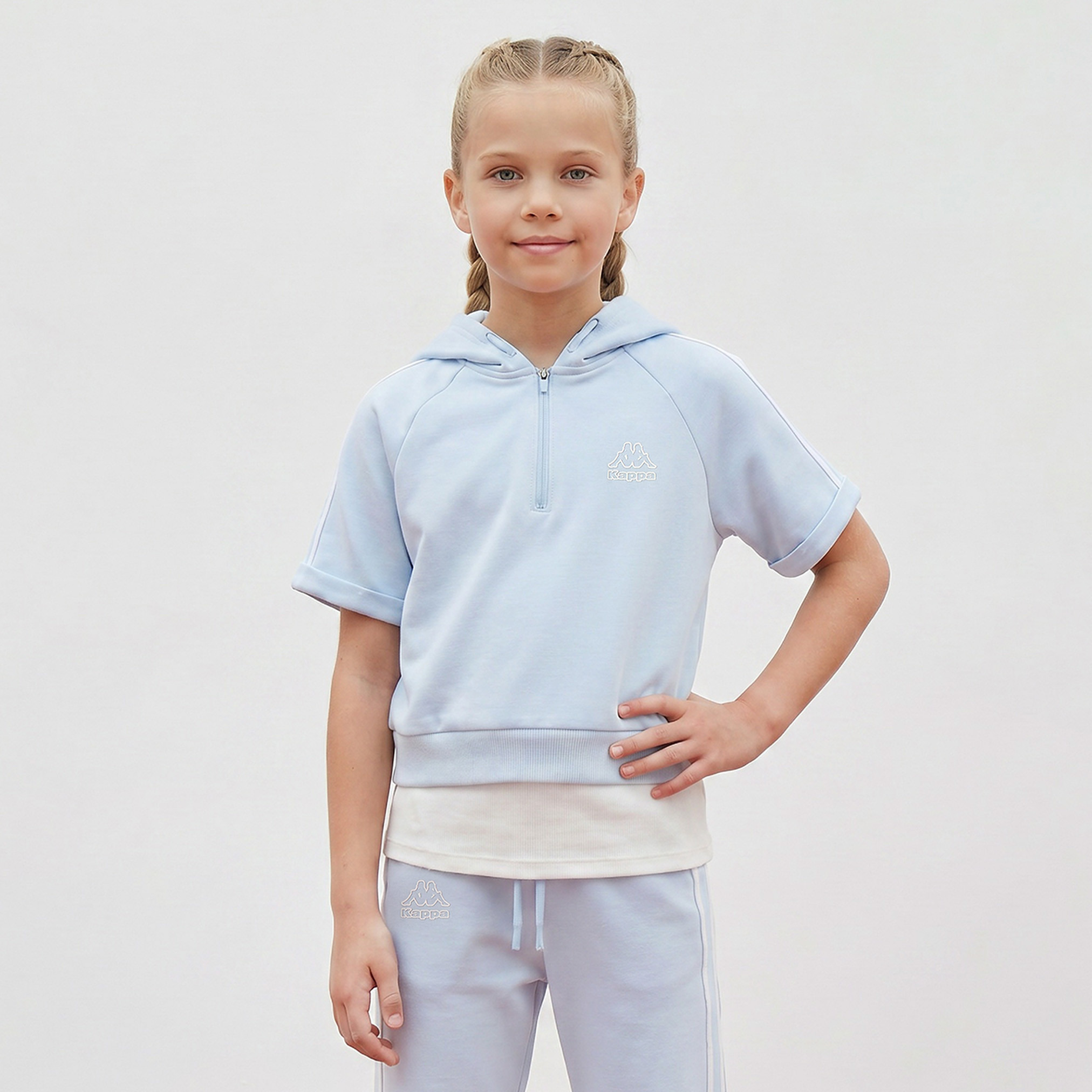 طقم بنطلون رياضي وسويت شيرت بأكمام قصيرة وقبعة وطبعات الشعار من كابا-girls-clothing-setsandcoords-image-2