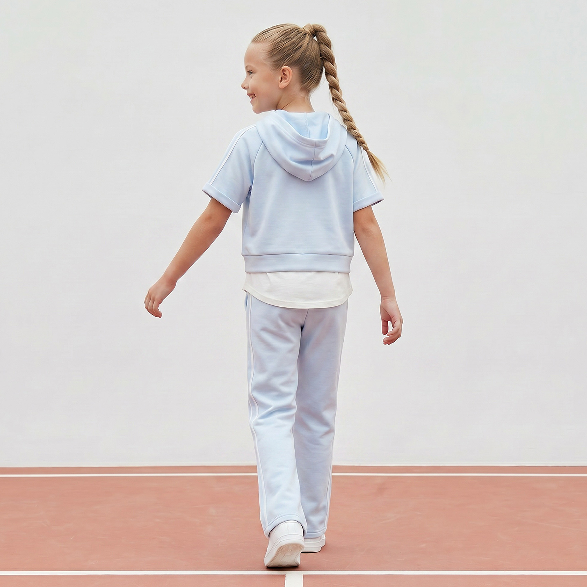 طقم بنطلون رياضي وسويت شيرت بأكمام قصيرة وقبعة وطبعات الشعار من كابا-girls-clothing-setsandcoords-image-4