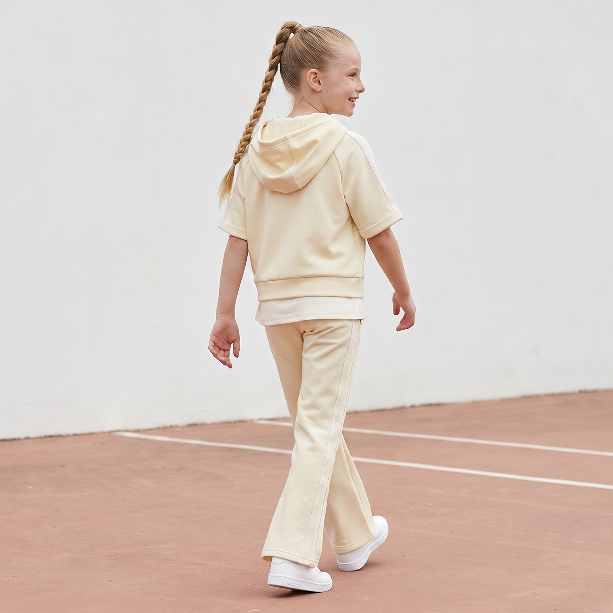 طقم بنطلون رياضي وسويت شيرت بأكمام قصيرة وقبعة وتصميم خيوط بارز من كابا-girls-clothing-setsandcoords-image-4