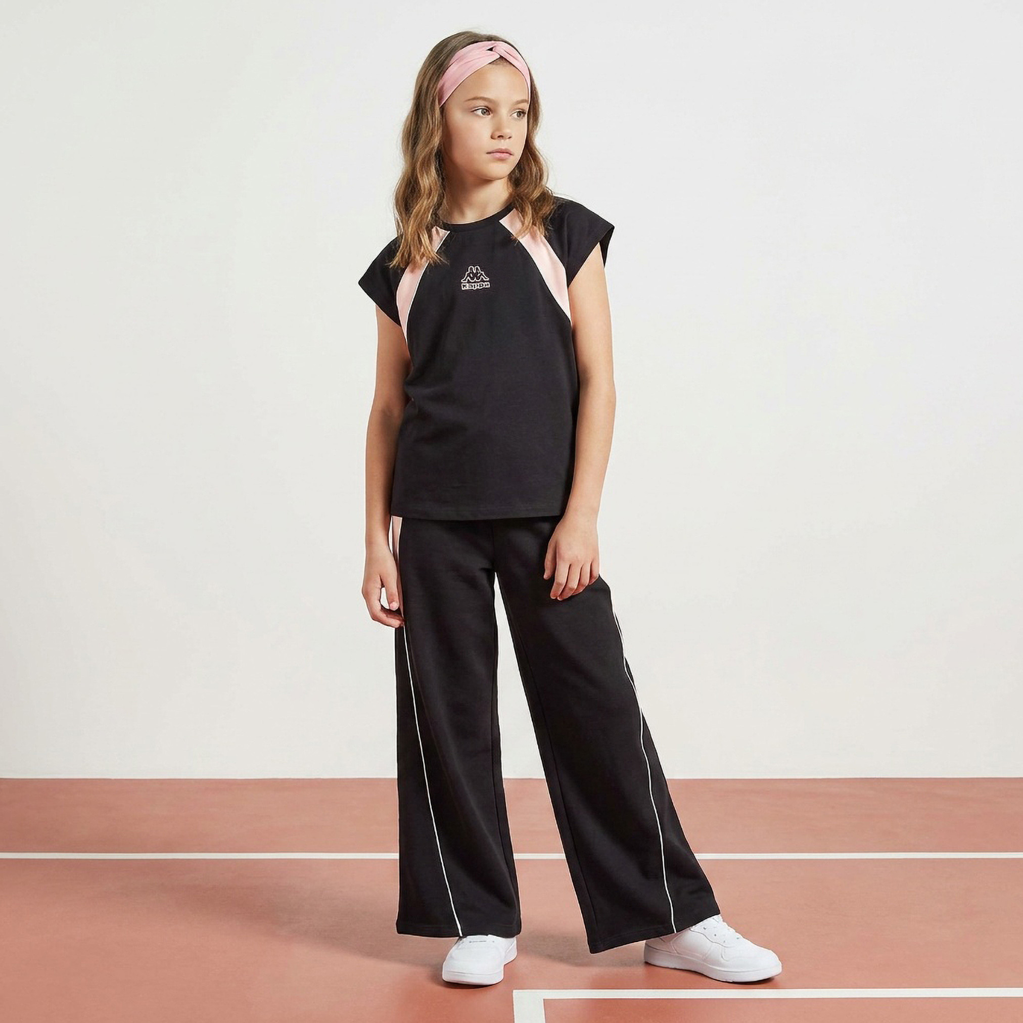 طقم تيشيرت بياقة مستديرة وأكمام قصيرة وبنطلون بتصميم متباين من كابا-girls-clothing-setsandcoords-image-1