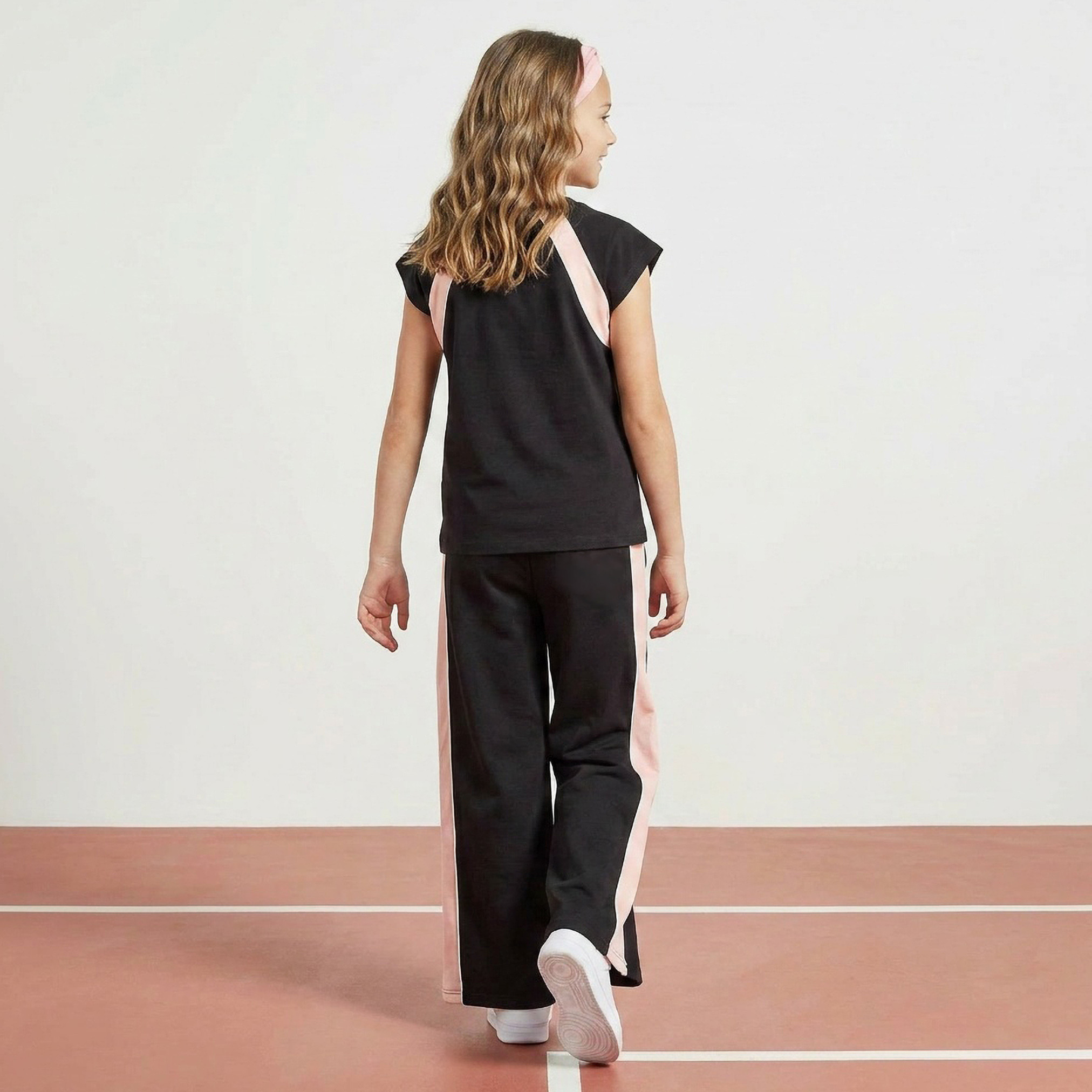 طقم تيشيرت بياقة مستديرة وأكمام قصيرة وبنطلون بتصميم متباين من كابا-girls-clothing-setsandcoords-image-2