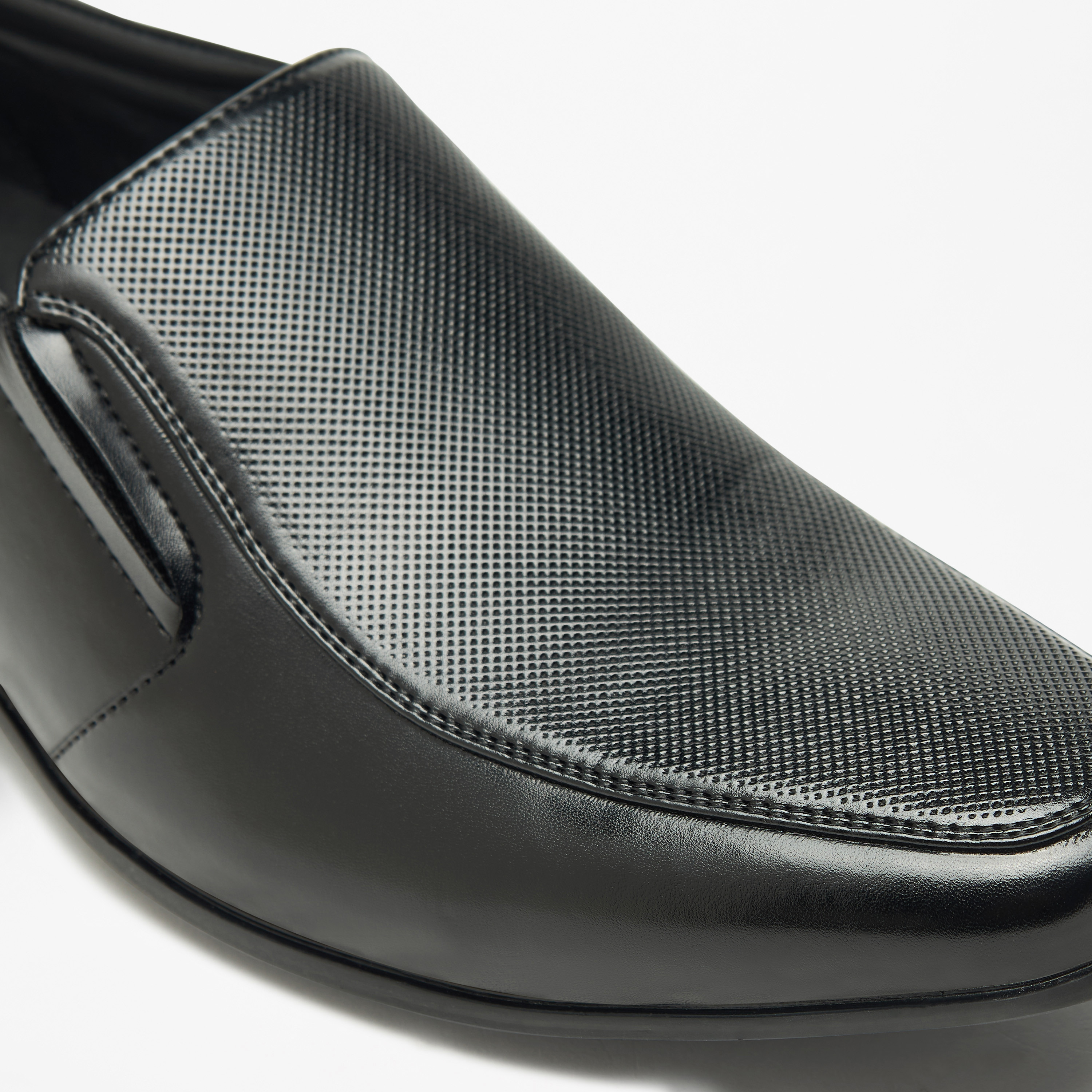 حذاء سادة سهل الارتداء من إل بي إل من شو إكسبرس-men-shoes-formalshoes-image-5