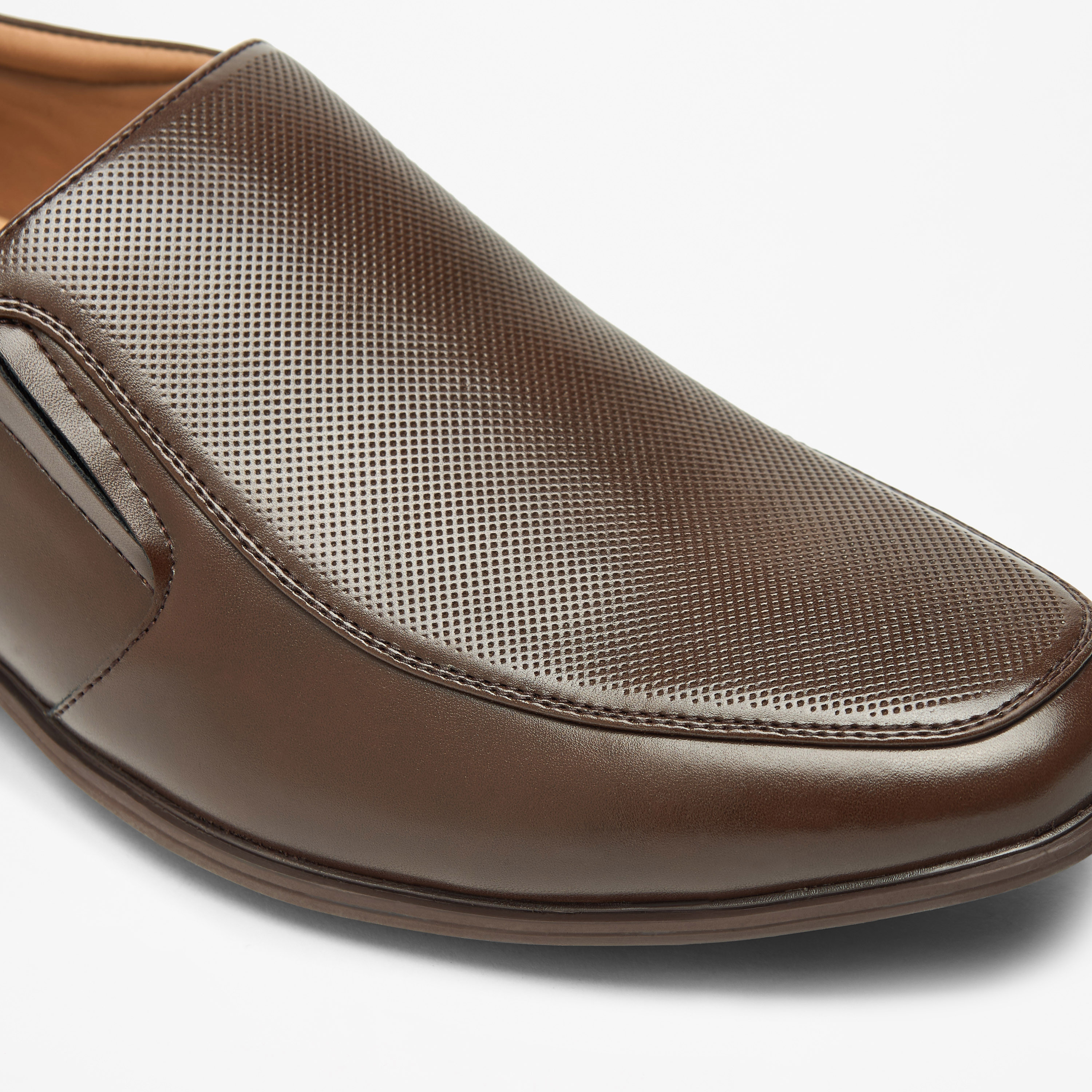 حذاء سادة سهل الارتداء من إل بي إل من شو إكسبرس-men-shoes-formalshoes-image-10