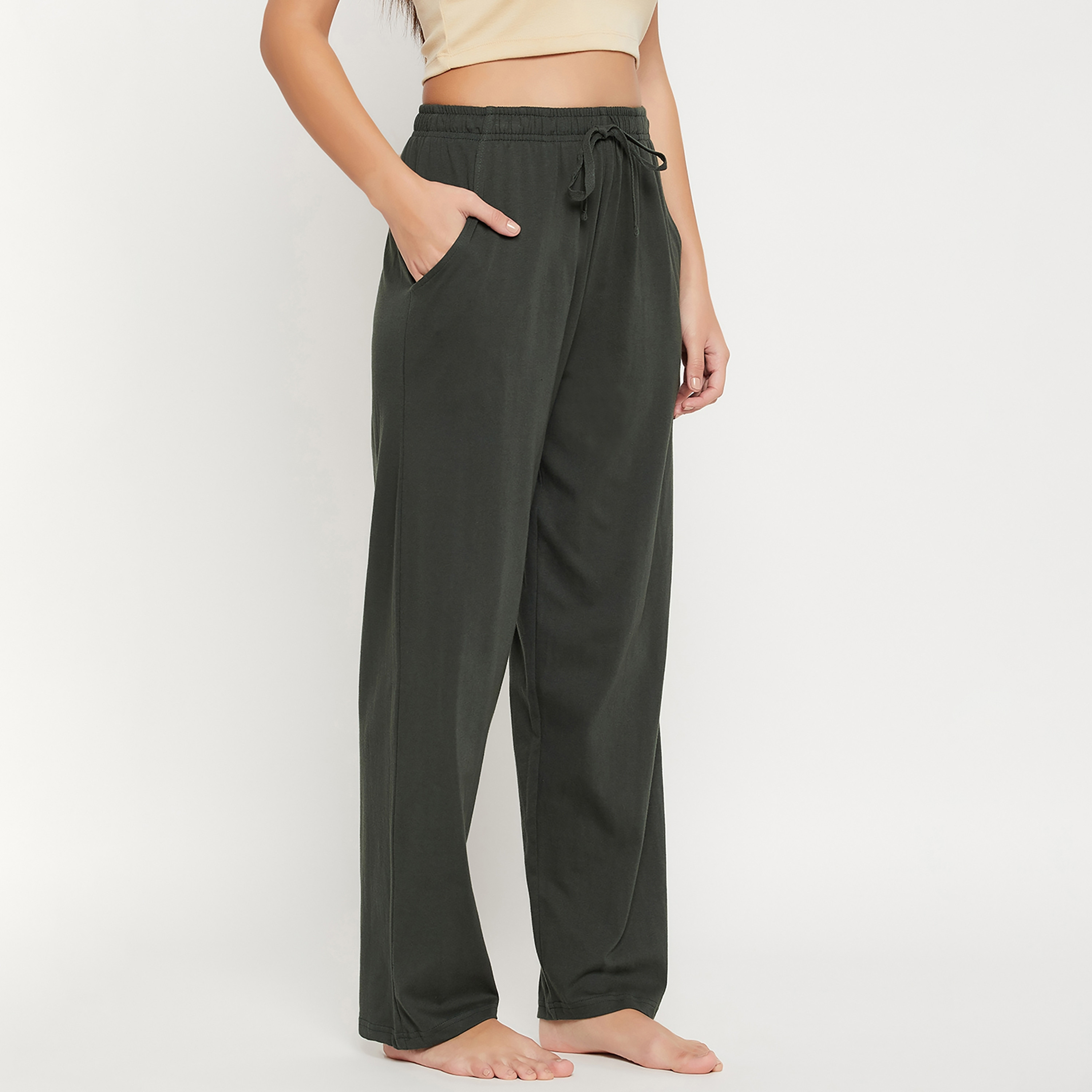 بيجامة نسائية شيك بيزك باللون الأخضر الزيتوني من كلوفيا - غني بالقطن-women-clothing-nightwear-pyjamas-bottoms-image-3