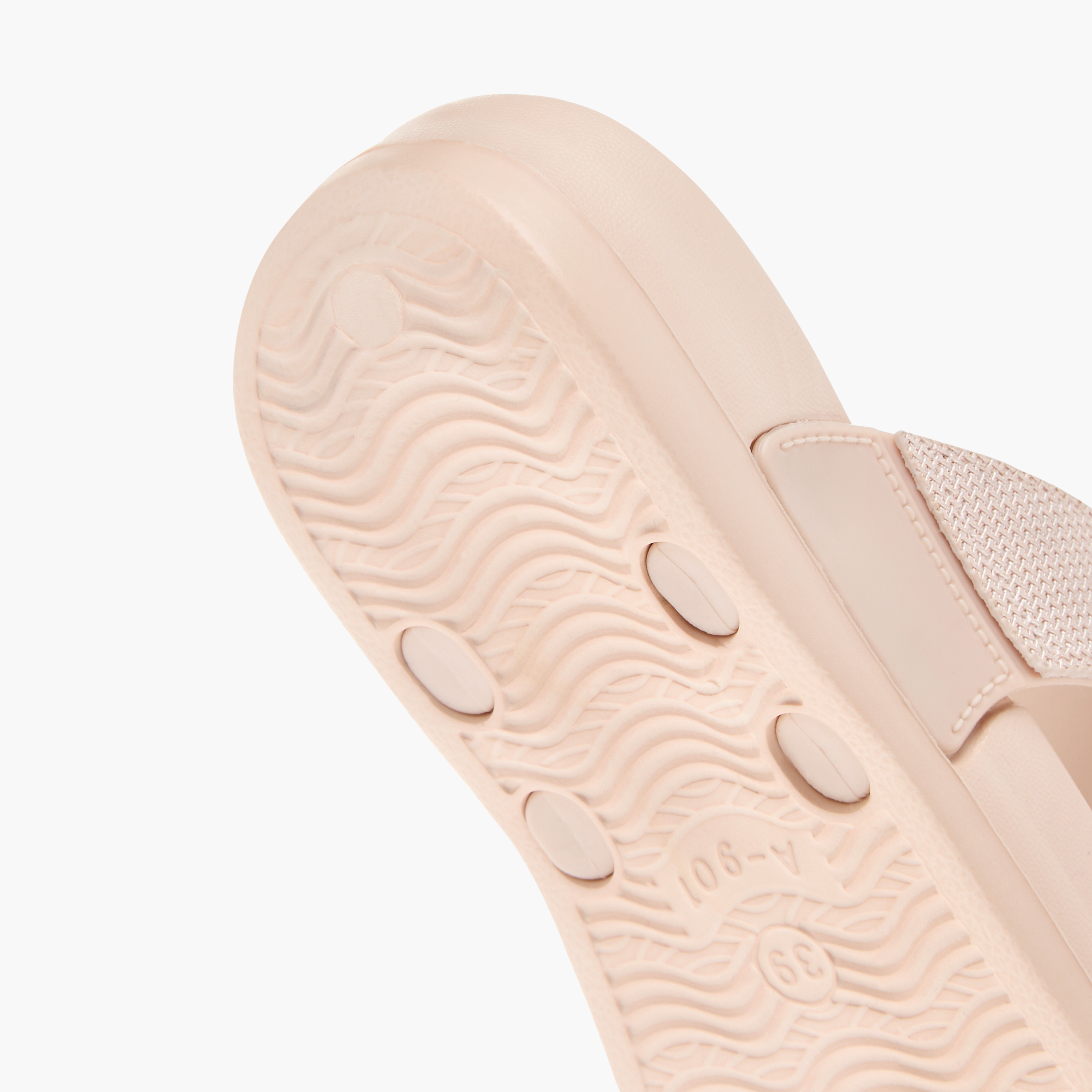 شبشب ثونج سهل الارتداء بارز الملمس للنساء من سيليست-women-shoes-flipflopsandslides-image-5