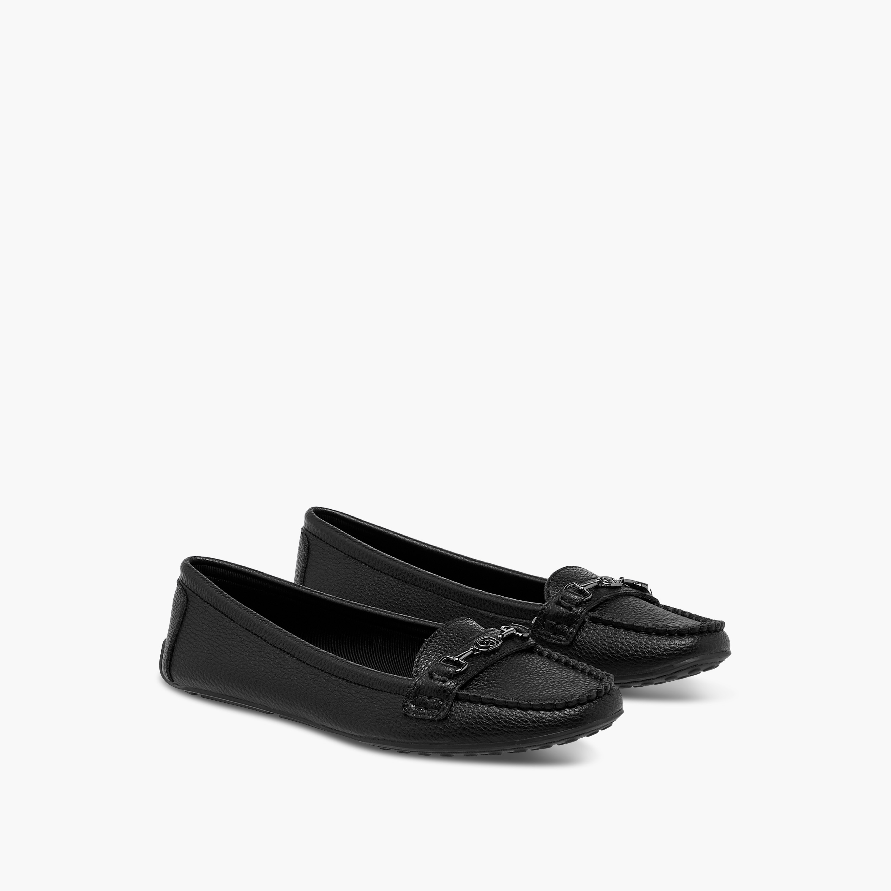 حذاء لوفر سادة سهل الارتداء بزينة معدن للنساء من سيليست-women-shoes-loafersandmoccasins-image-1