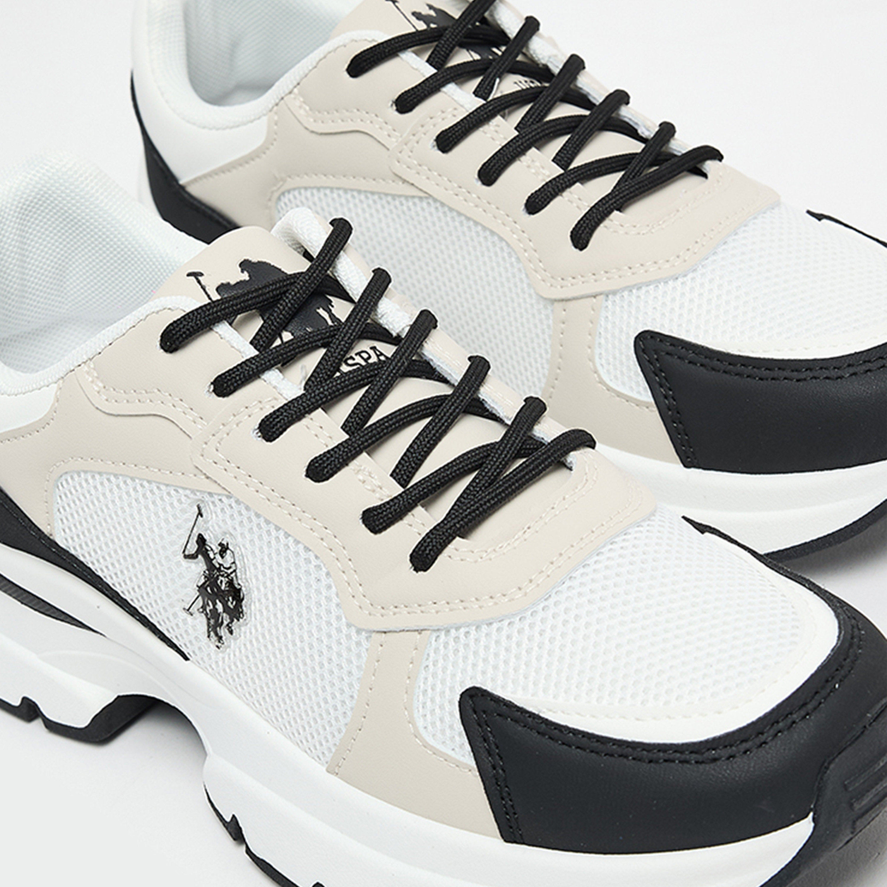 يو اس بولو اسن- حذاء رياضي برباط كاحل منخفض للنساء  | LEAH GLB WMN-women-shoes-sneakers-image-2
