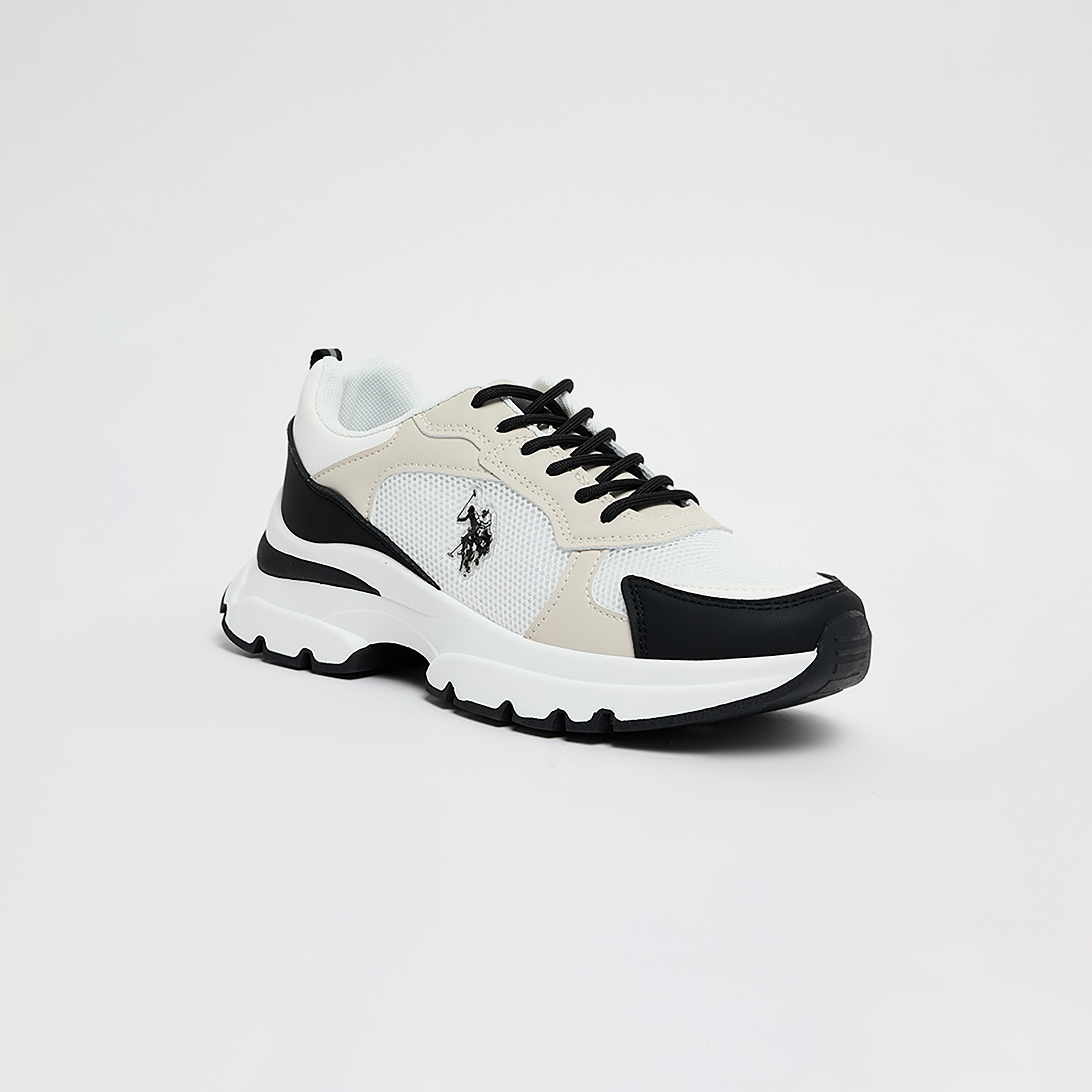 حذاء رياضي نسائي من U.S Polo Assn برباط عند الكاحل المنخفض | ليهجلبومن-women-shoes-sneakers-image-1