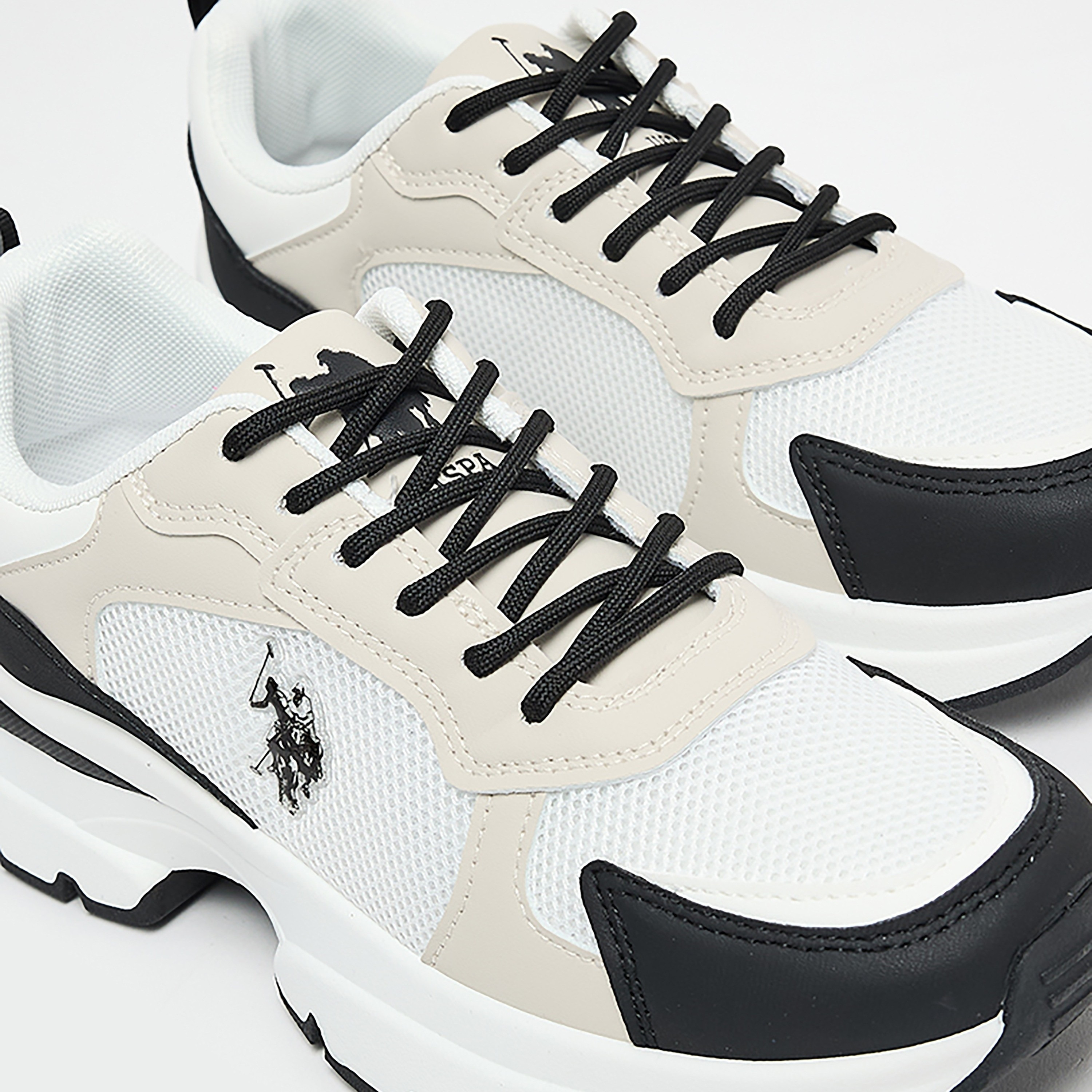 حذاء رياضي نسائي من U.S Polo Assn برباط عند الكاحل المنخفض | ليهجلبومن-women-shoes-sneakers-image-2
