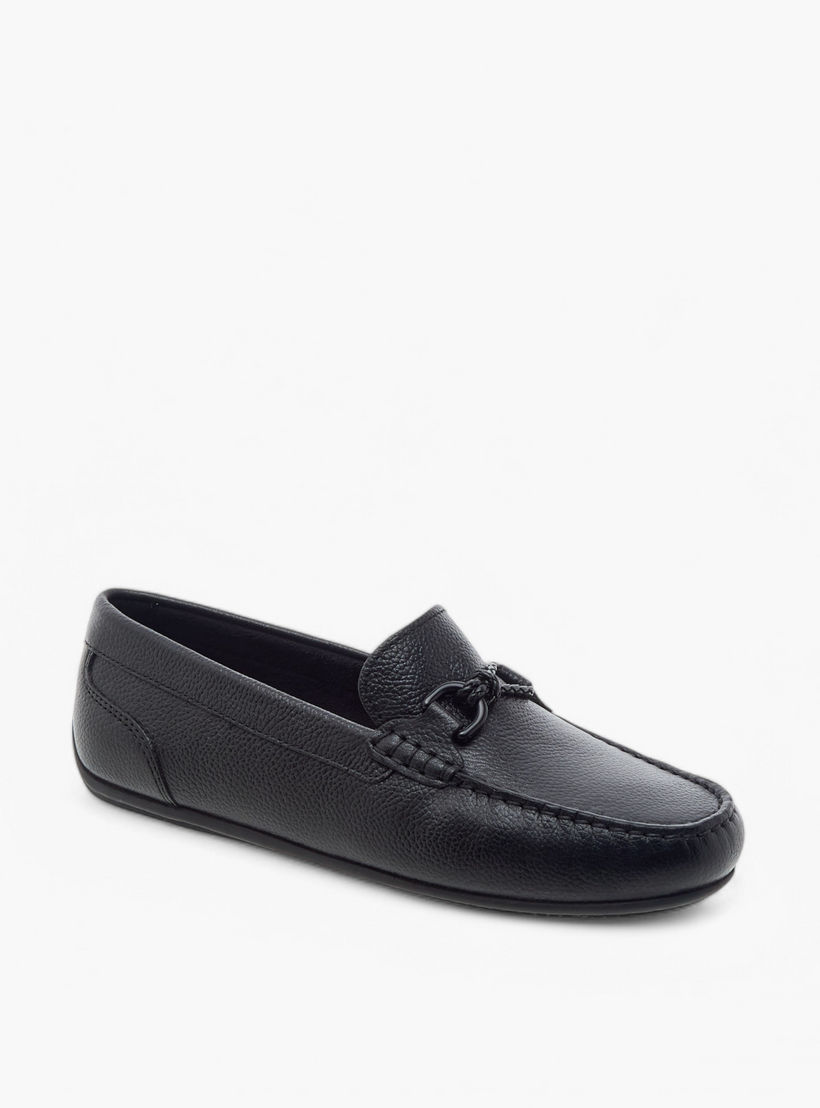 حذاء موكاسين سهل الارتداء وبارز الملمس بزينة معدنية من مستر دوتشيني-boys-shoes-loafers-image-2