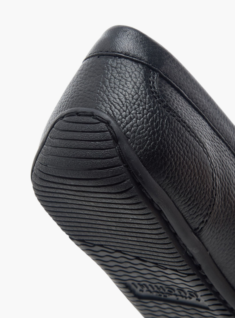 حذاء موكاسين سهل الارتداء وبارز الملمس بزينة معدنية من مستر دوتشيني-boys-shoes-loafers-image-5