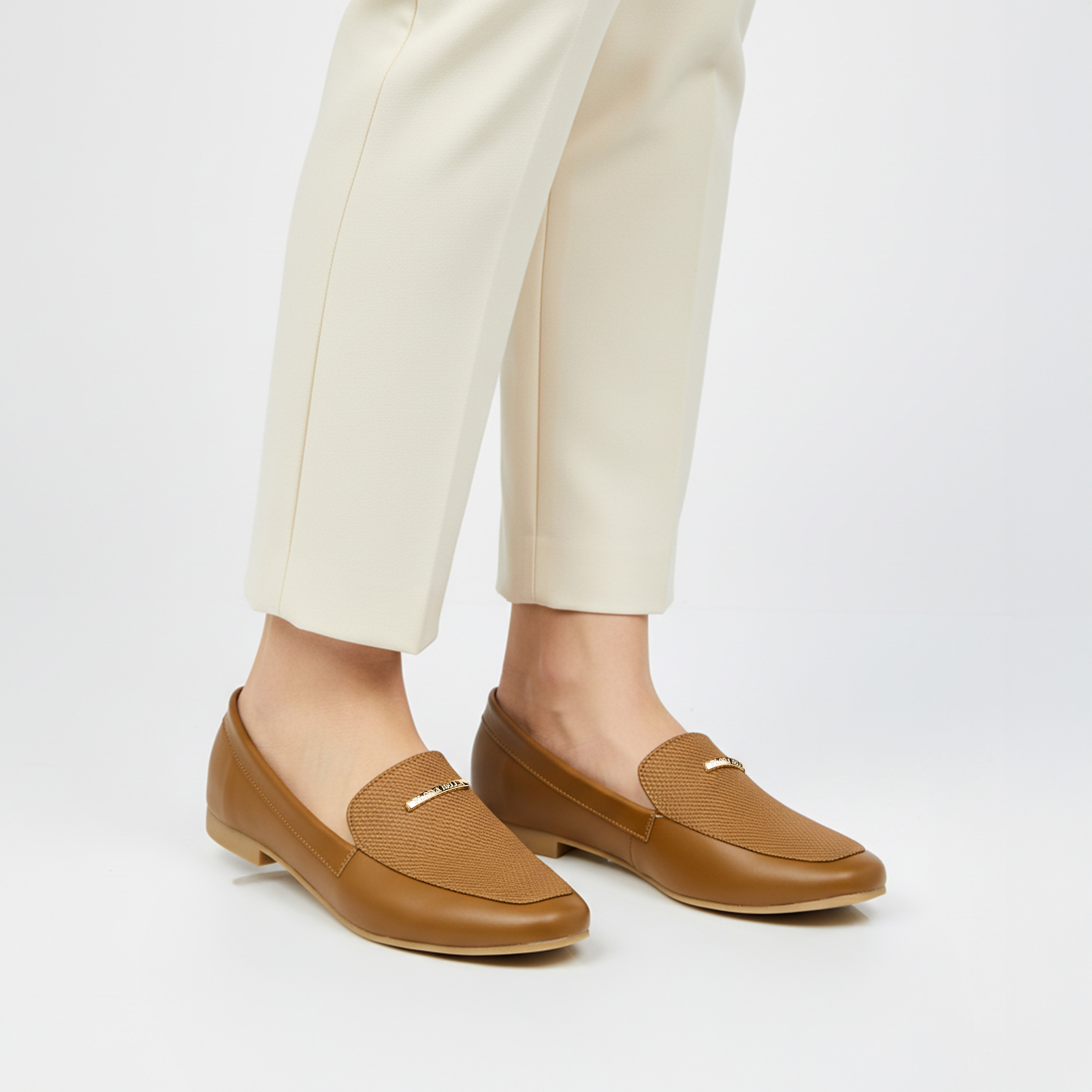 حذاء لوفر بارز الملمس للنساء من فلورا بيلا-women-shoes-loafersandmoccasins-image-2