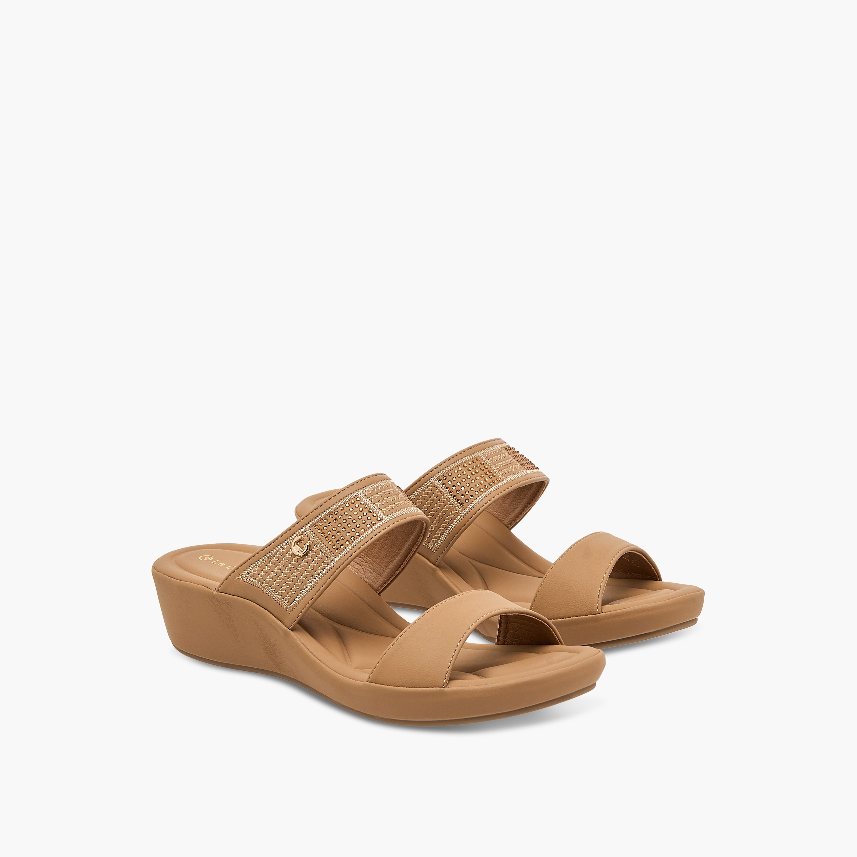 صندل مريح مزين سهل الارتداء بكعب ويدج من لو كونفورت-women-shoes-sandals-heeled-image-1
