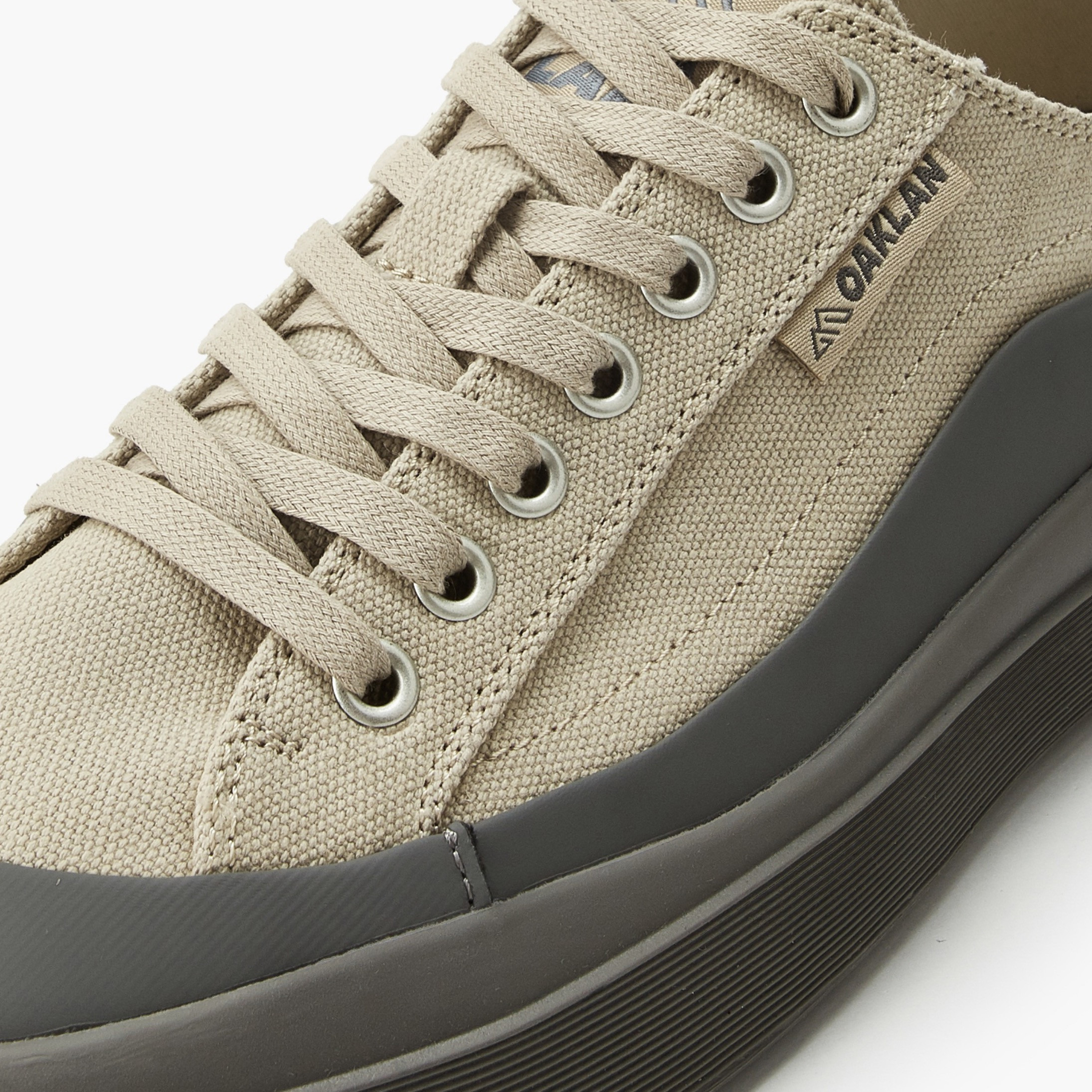 حذاء سنيكرز كانفاس برباط إغلاق للرجال من أوكلان باي شوإكسبرس-men-shoes-sneakers-image-4