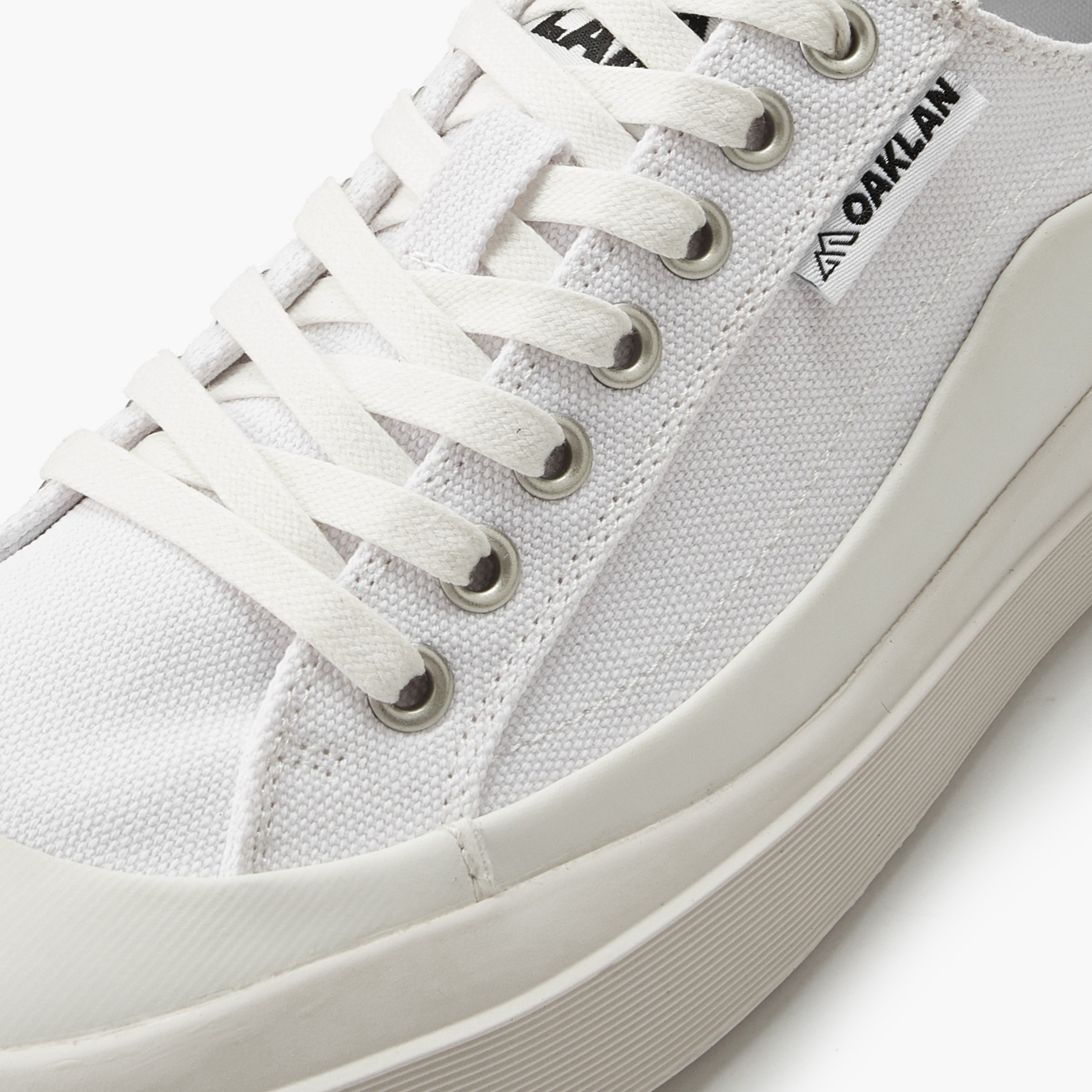 حذاء سنيكرز كانفاس برباط إغلاق للرجال من أوكلان باي شوإكسبرس-men-shoes-sneakers-image-4