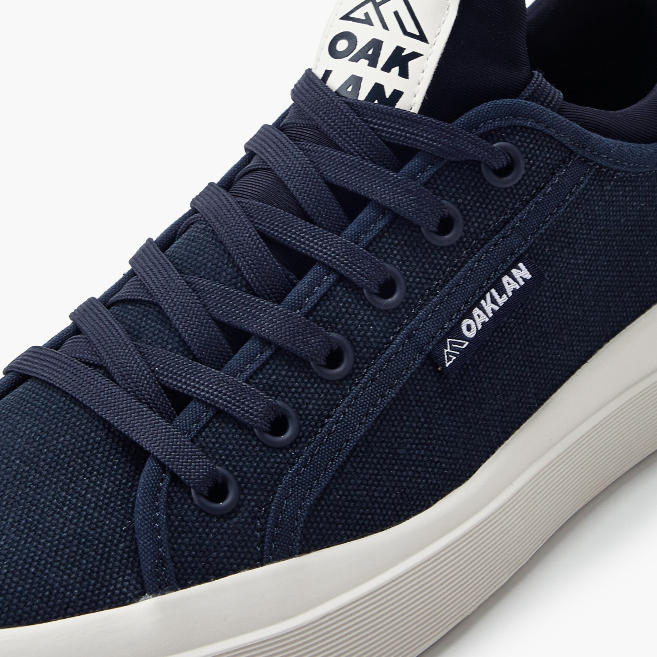 حذاء سنيكرز كانفاس برباط إغلاق للرجال من أوكلان من شو إكسبريس-men-shoes-sneakers-image-4