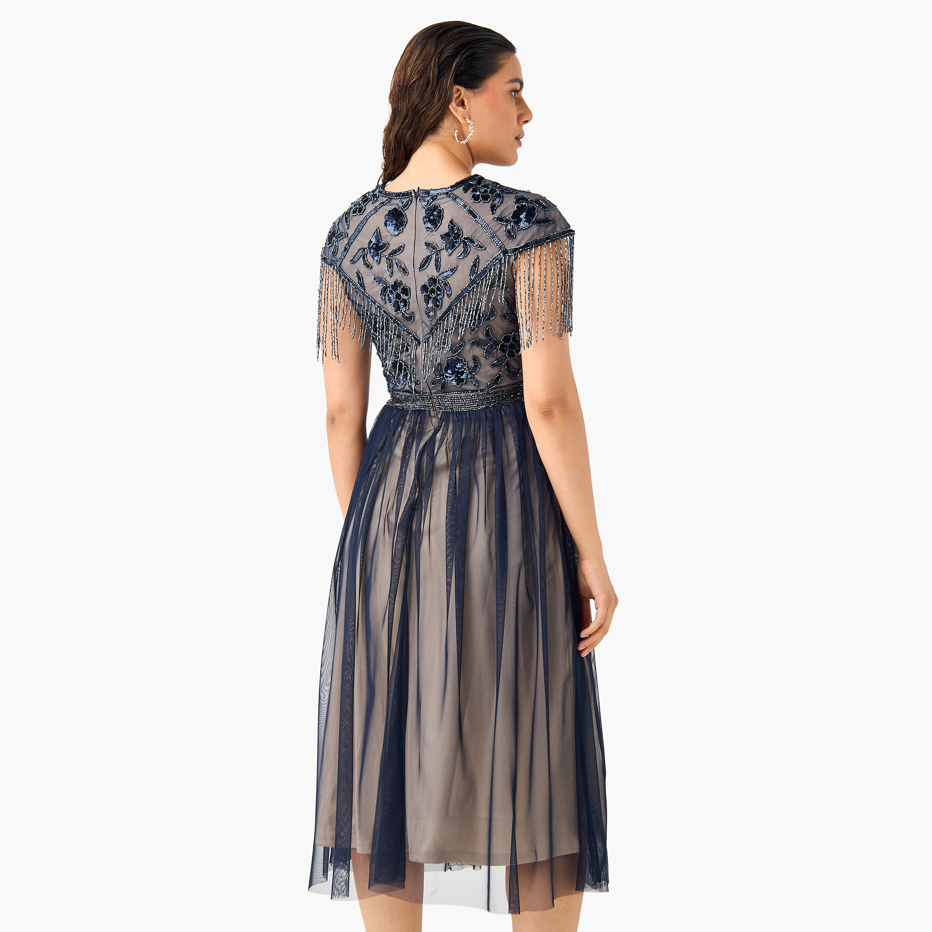 فستان مزين بالدانتيل والخرز وياقة مستديرة وأكمام قصيرة-women-clothing-dresses-image-3